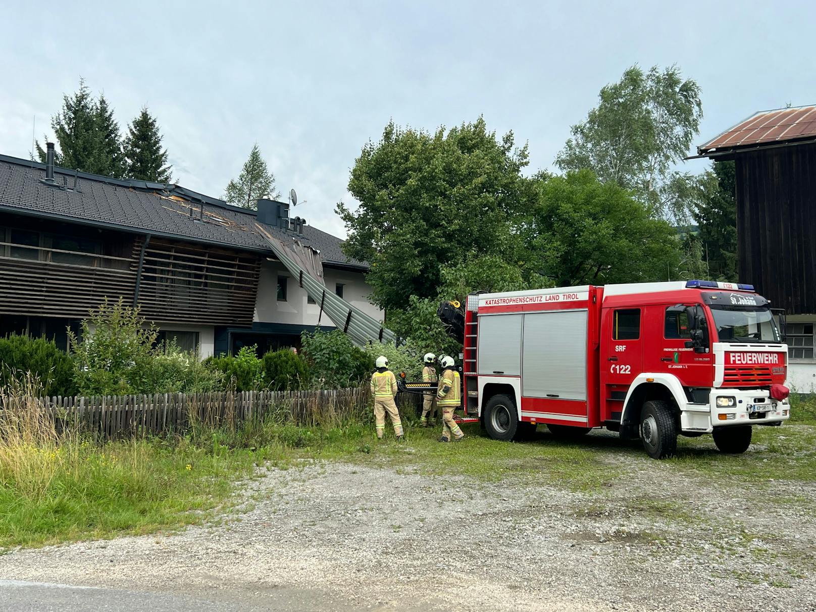 Auch in St. Johann in Tirol musste die Feuerwehr wegen eines Unwetterschadens ausrücken.