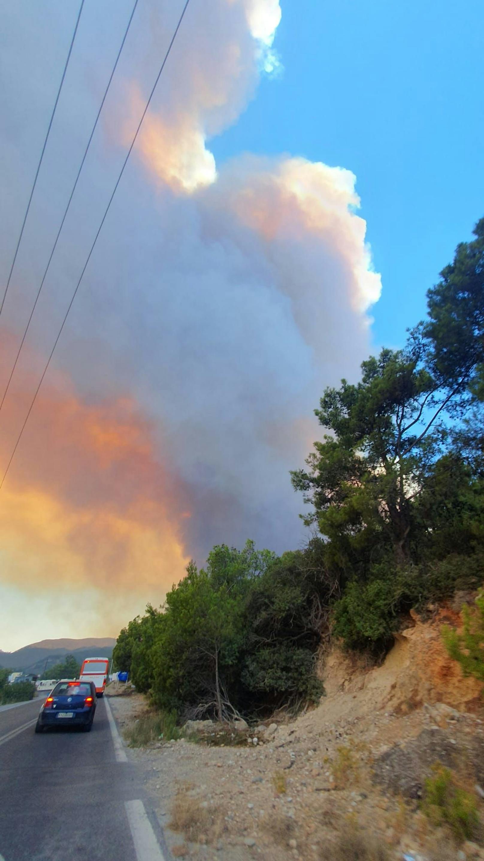 Rene und seine Freundin kämpften gegen die Flammen auf Rhodos.