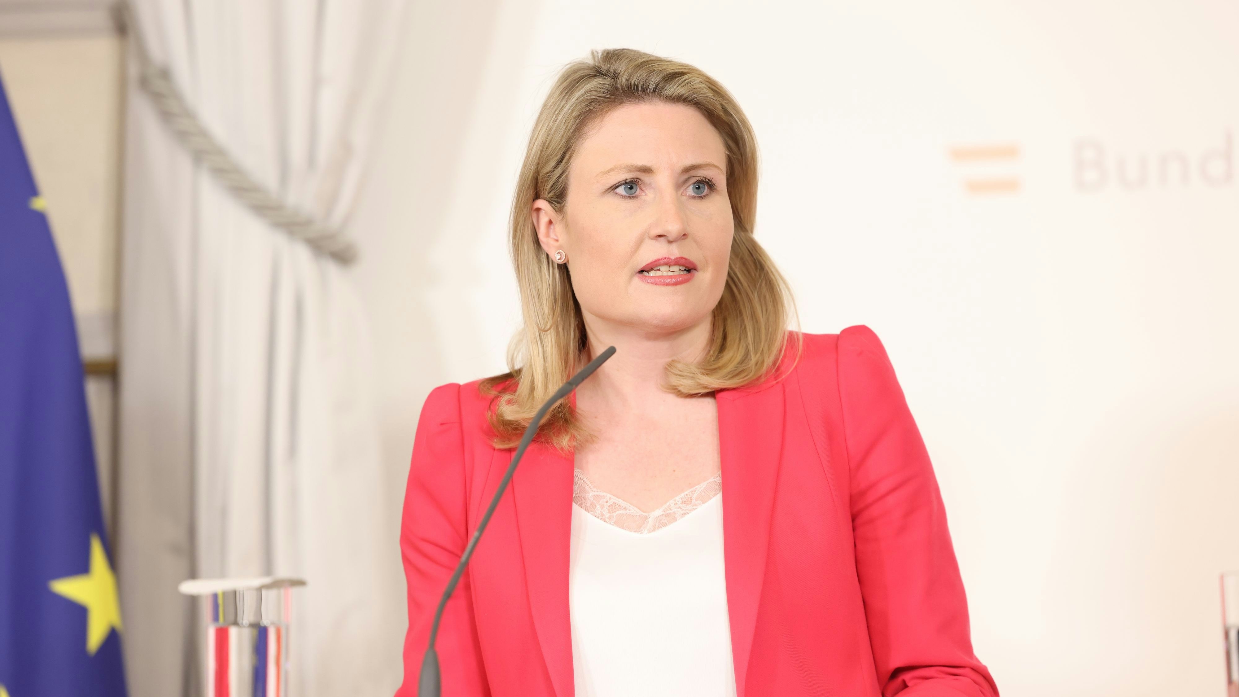 Familienministerin Susanne Raab (ÖVP): Wer sich an Kindern vergeht, muss mit voller Härte bestraft werden."