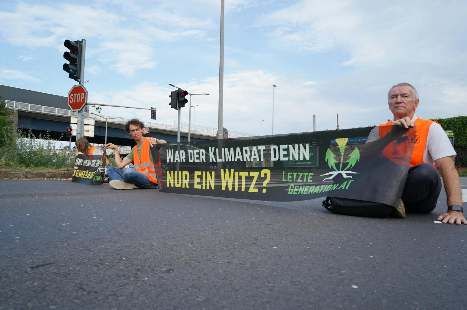 Bilder des Straßenprotests der Letzten Generation in Linz am 24. Juli 2023.