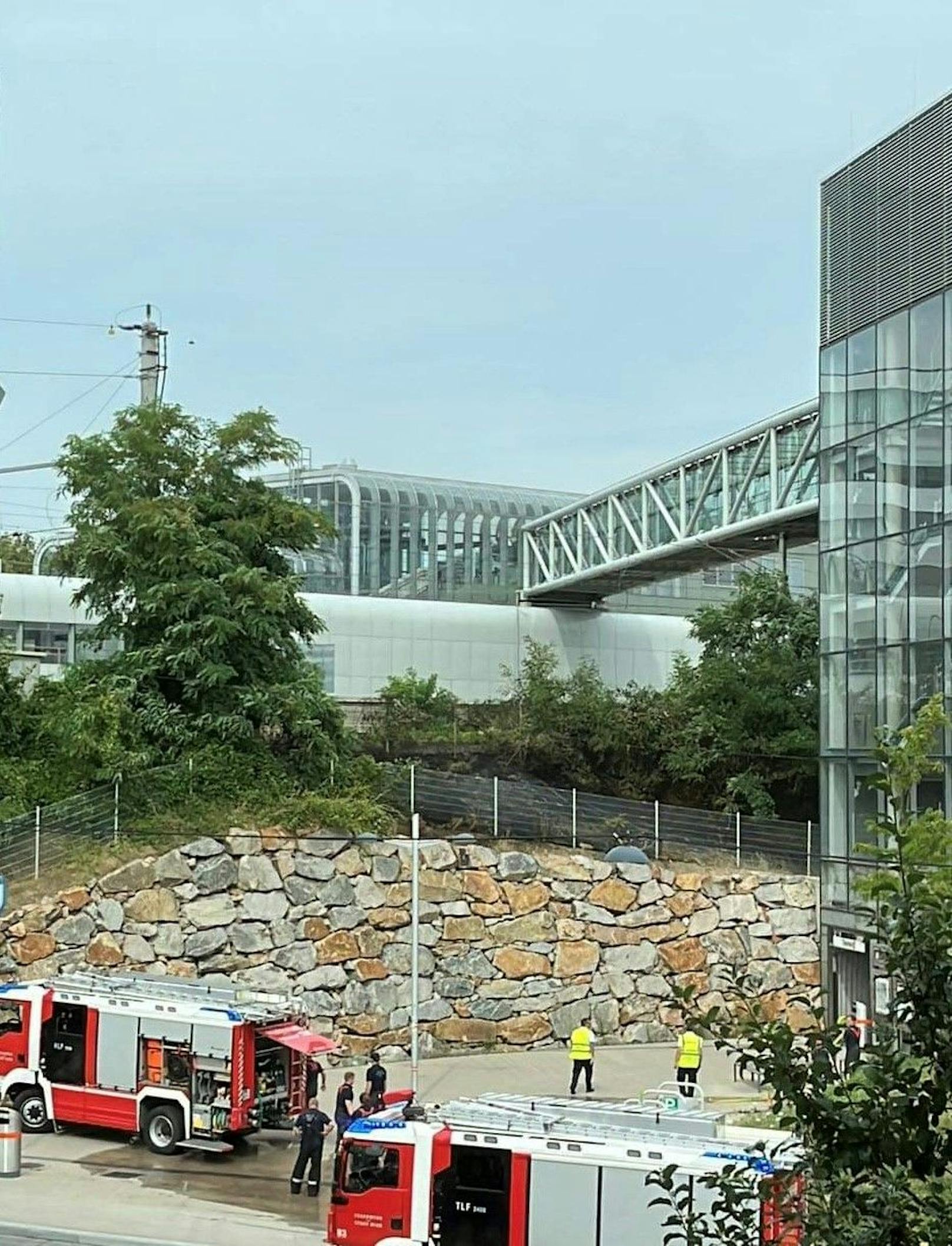 Feuerwehr-Einsatz bei der U1-Station Oberlaa