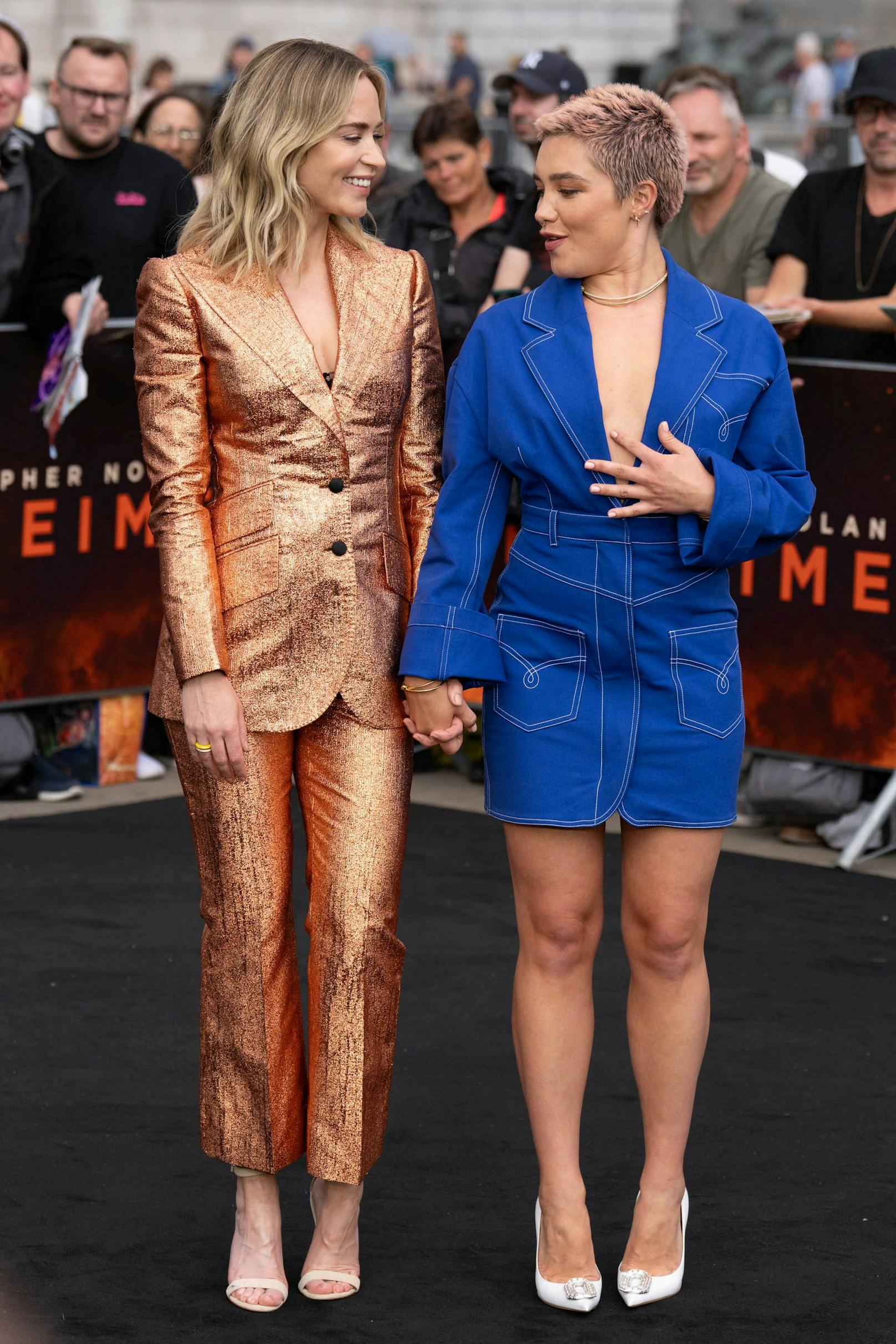 Man sieht, dass Emily Blunt und Florence Pugh gute Freundinnen geworden sind, trotz ihrer konkurrierenden Rollen.