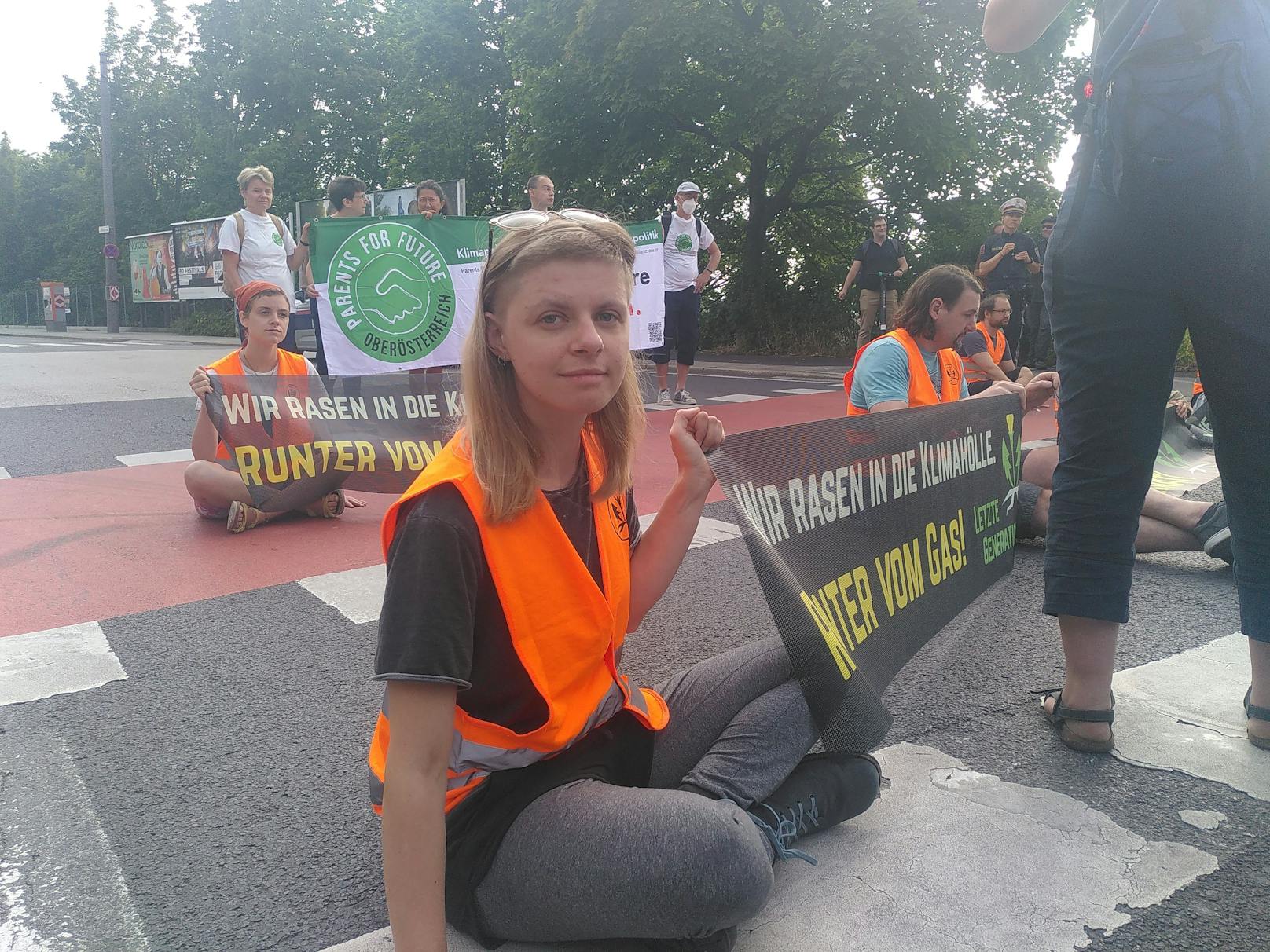 Bilder des Straßenprotests der Letzten Generation in Linz am 24. Juli 2023.