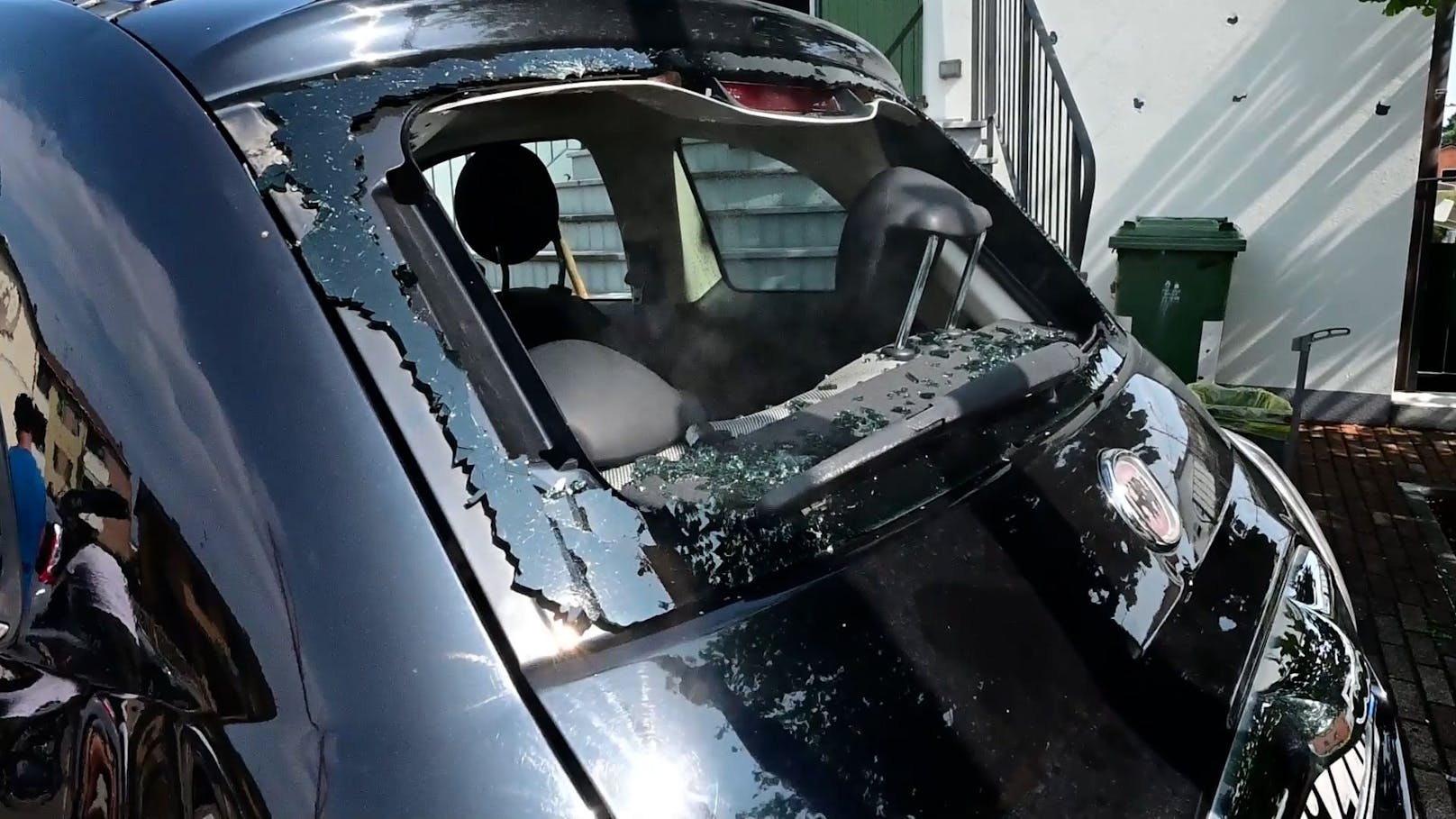 Extremer Hagelsturm in Urlaubsregion: Brutale Schäden in Italien – 10 cm Hagelbrocken zerschlagen Autos und Gebäude 
