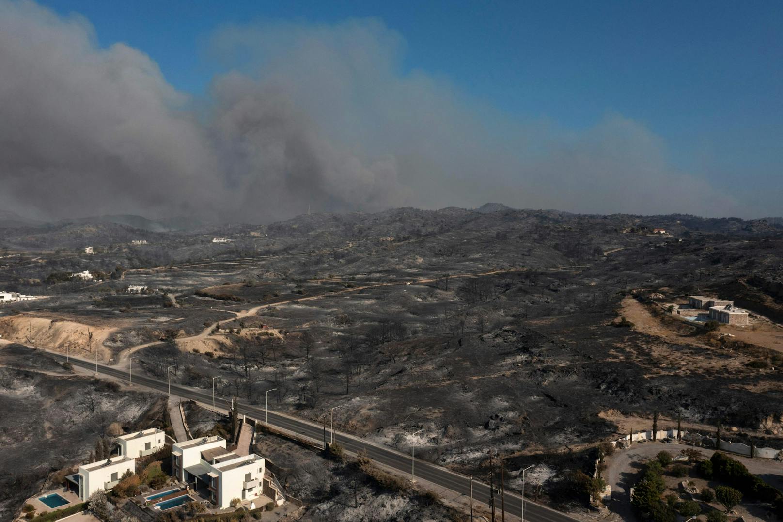 Feuerinferno auf Rhodos – Neue Fotos zeigen Zerstörung