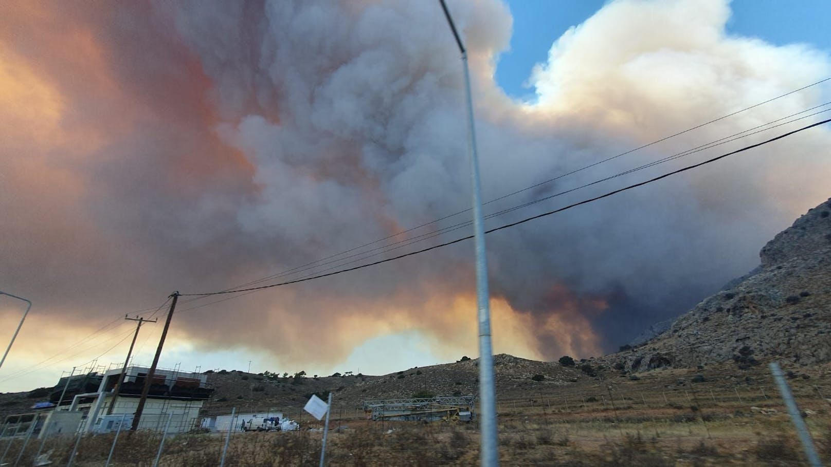 Rene und seine Freundin kämpften gegen die Flammen auf Rhodos.