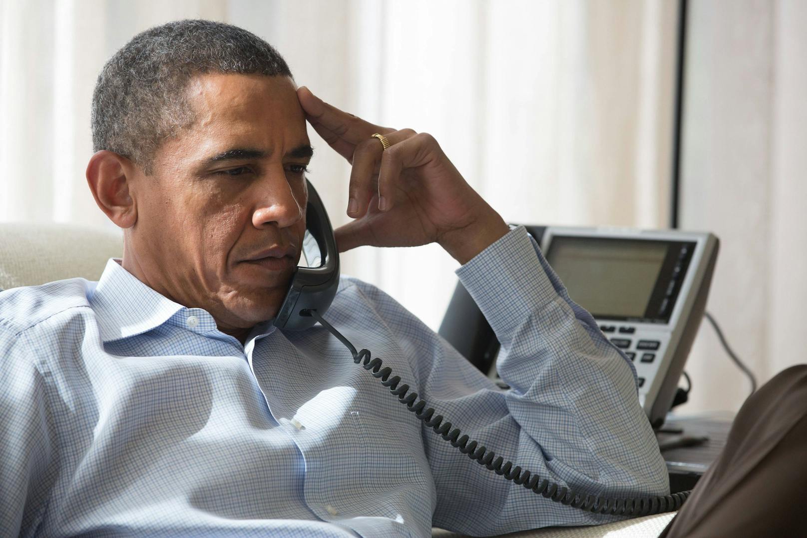 Der damalige US-Präsident Barack Obama während eines Telefonats in seinem Ferienhaus auf Martha's Vineyard 2013.