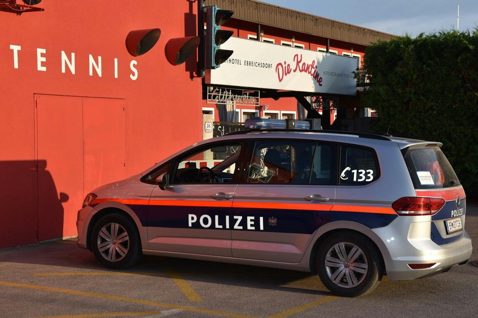 Die Polizei fahndet nach den Tätern.