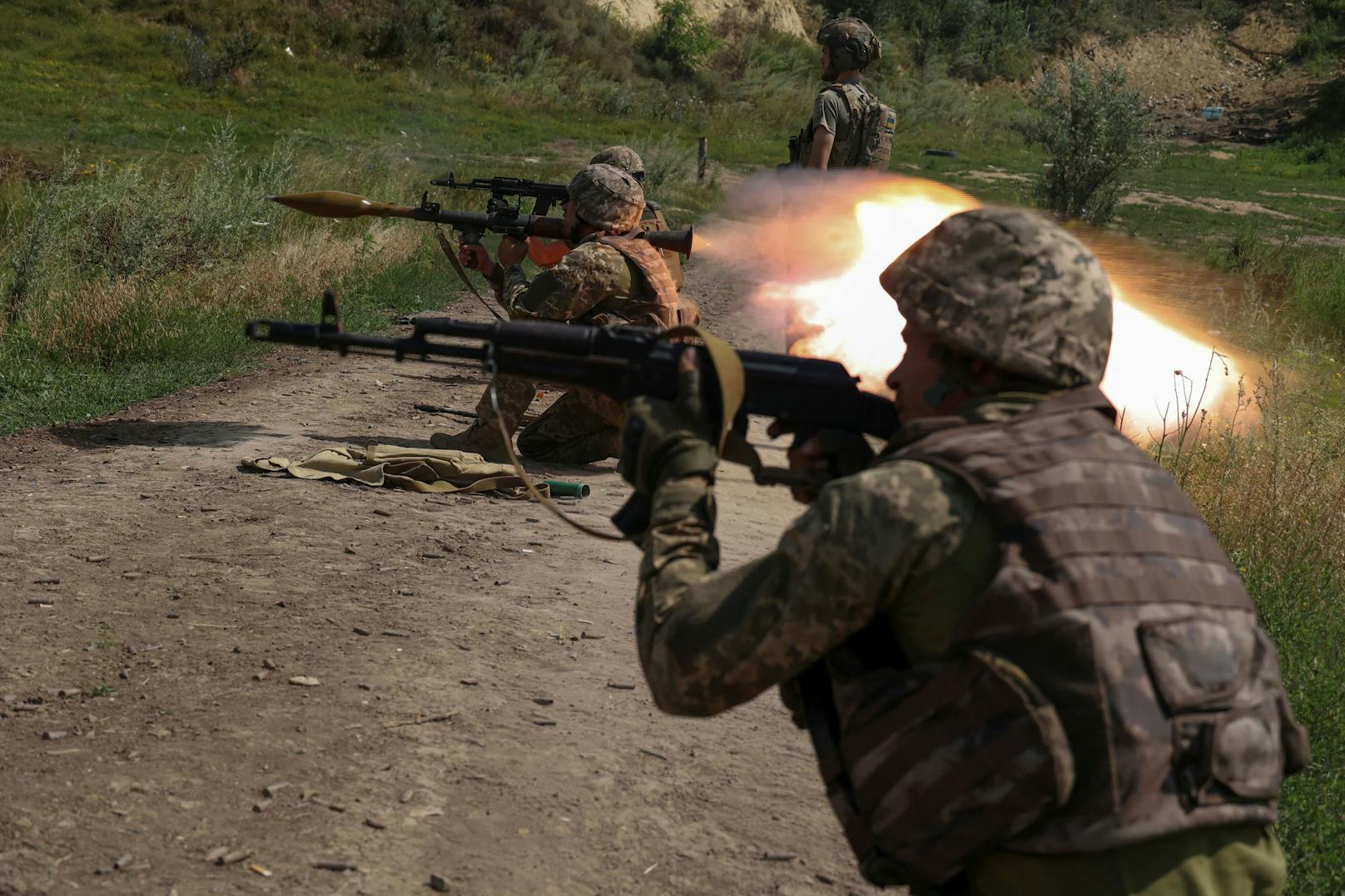 Gegenüber der "Kiew Post" schildern mehrere ukrainische Soldaten erschreckende Szenarien von der Front. 