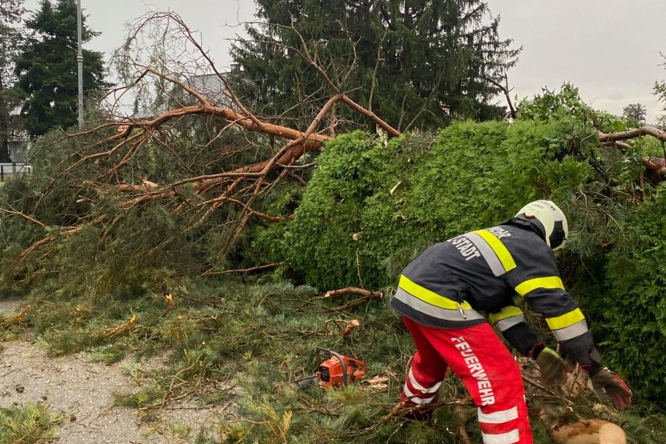 Unwetter-Chaos In Österreich – 2.500 Haushalte Ohne Strom - Steiermark ...