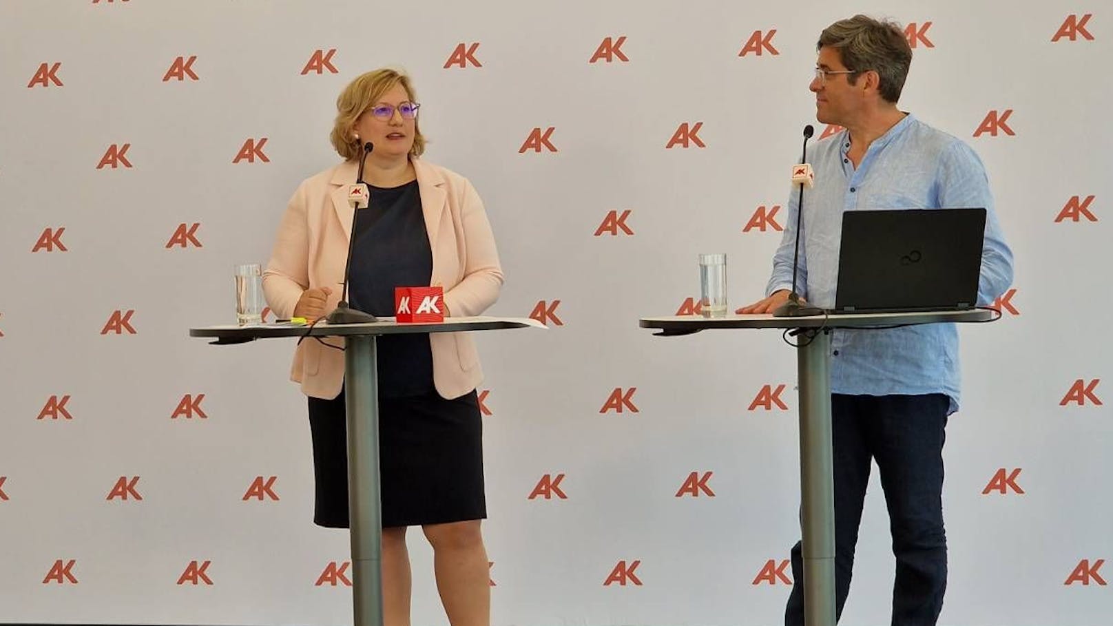 AK-Direktorin Silvia Hruška-Frank und Meteorologe Andreas Jäger bei der Pressekonferenz „Hot job – Summer in the city” – Arbeitsrecht muss klimafit werden!