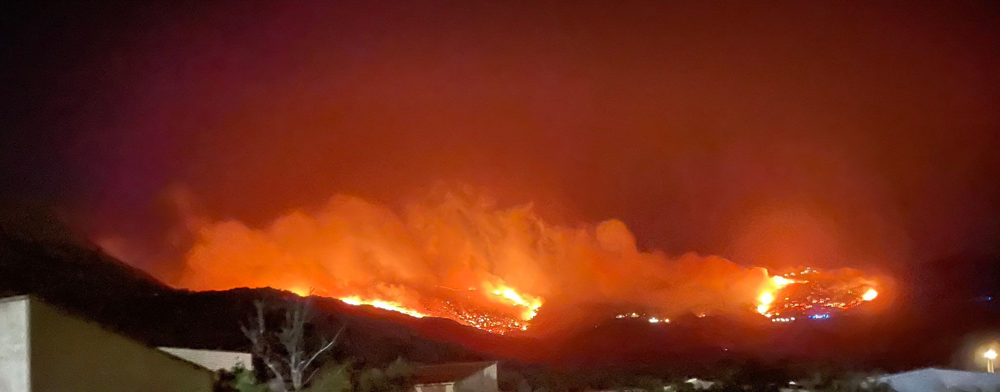 Waldbrände haben auf der französischen Mittelmeerinsel in der Nacht zum Mittwoch mehr als 200 Hektar Land zerstört.