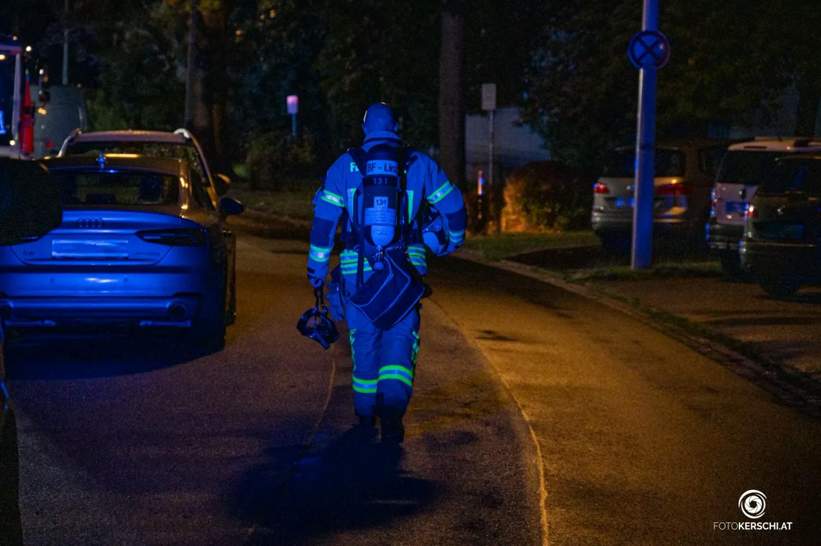 Die Berufsfeuerwehr Linz wurde am Dienstagabend zu einem Brand in ein mehrstöckiges Gebäude in den Stadtteil St. Magdalena alarmiert.