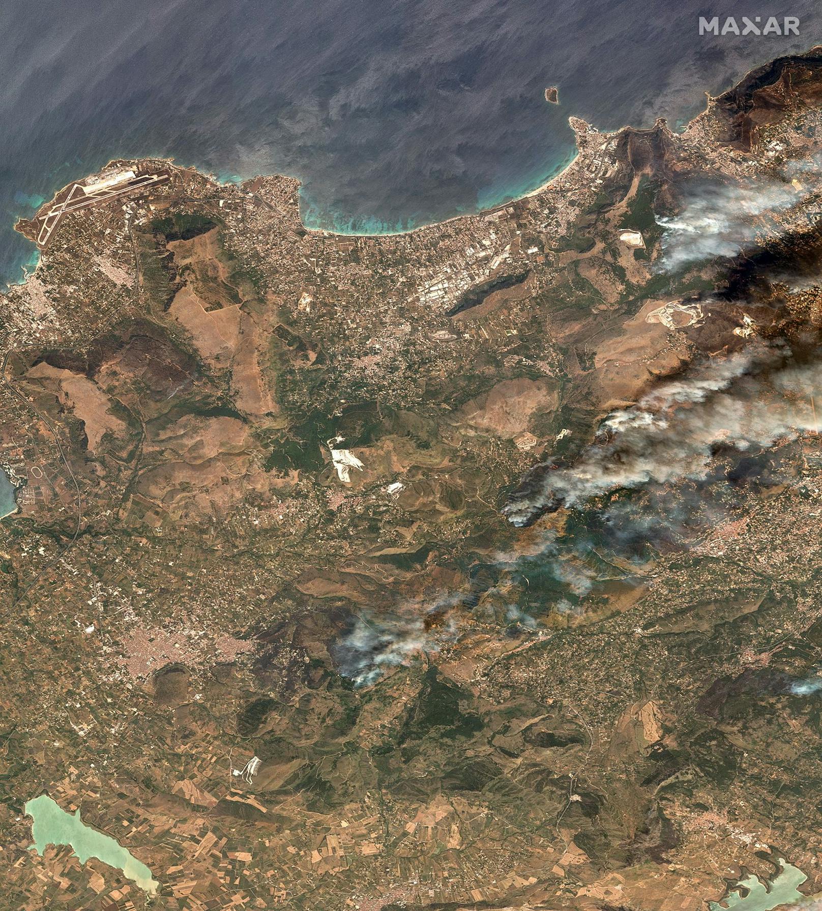 Satellitenaufnahme der Waldbrände um Palermo am 25. Juli 2023.