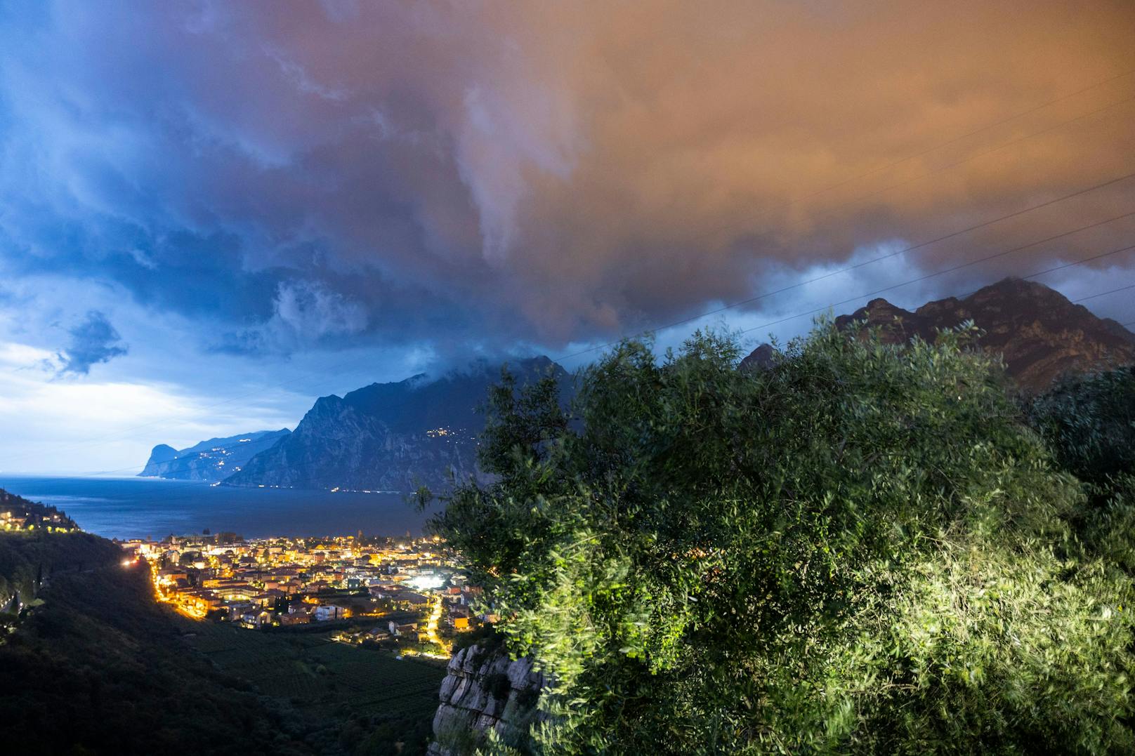 Eine Unwetterzelle über dem Gardasee am 24. Juli 2023.