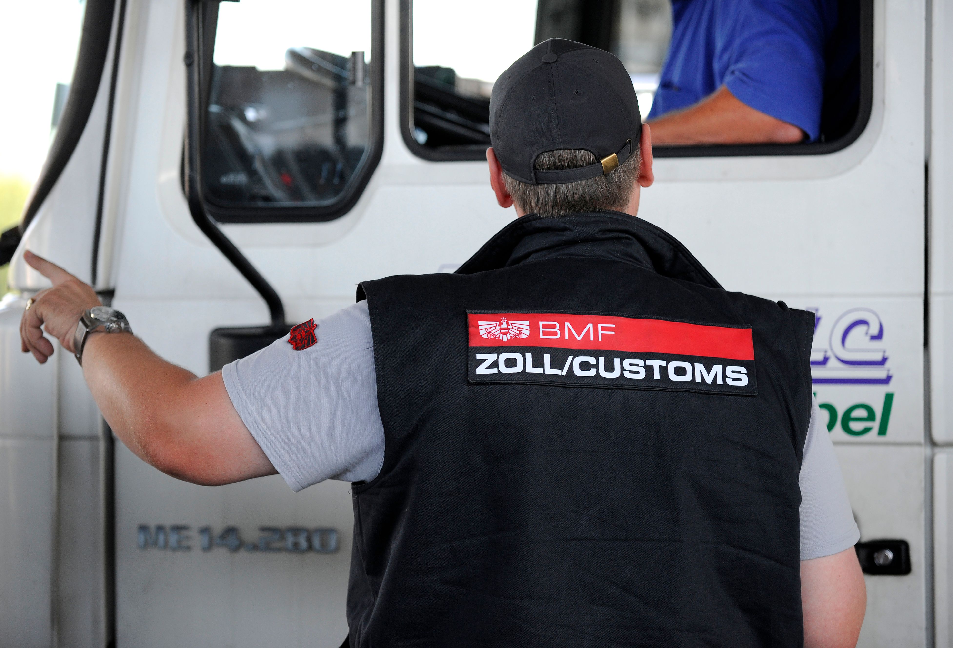 Im Vergleich zum Jahr 2021 stieg die Zahl von Schmuggel-Aufgriffen im Jahr 2022 stark an. 