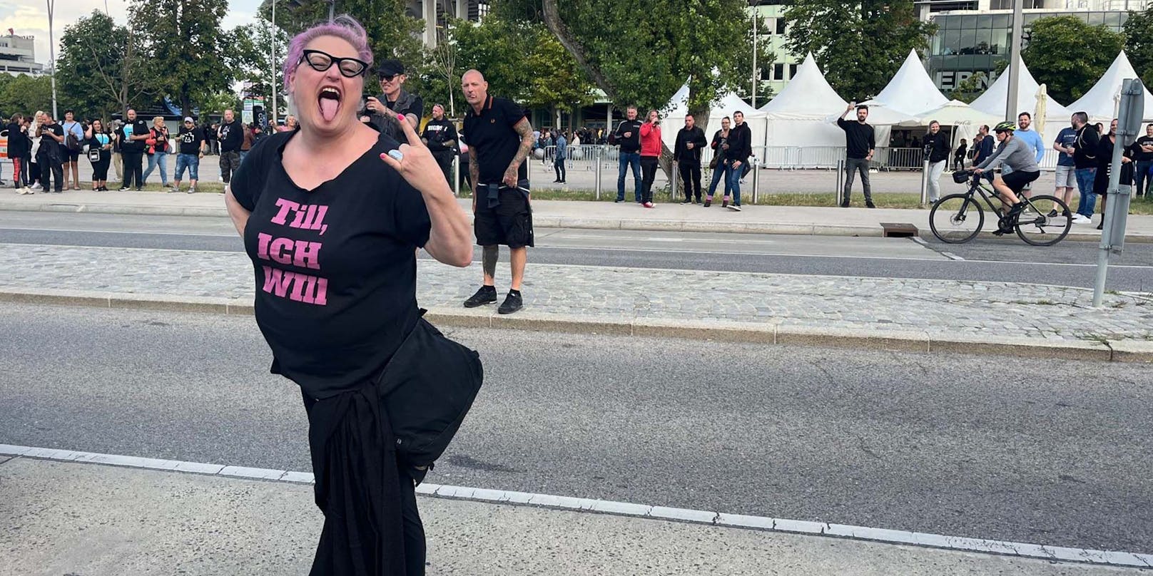 Susanne (57) besucht seit 1992 regelmäßig Rammstein-Konzerte.