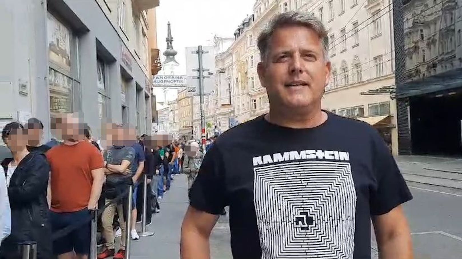 Vor dem Rammstein-Konzert sprach "Heute" mit dem Besitzers des Rammstein-Pop-Up-Stores in der Wiener Leopoldstadt.