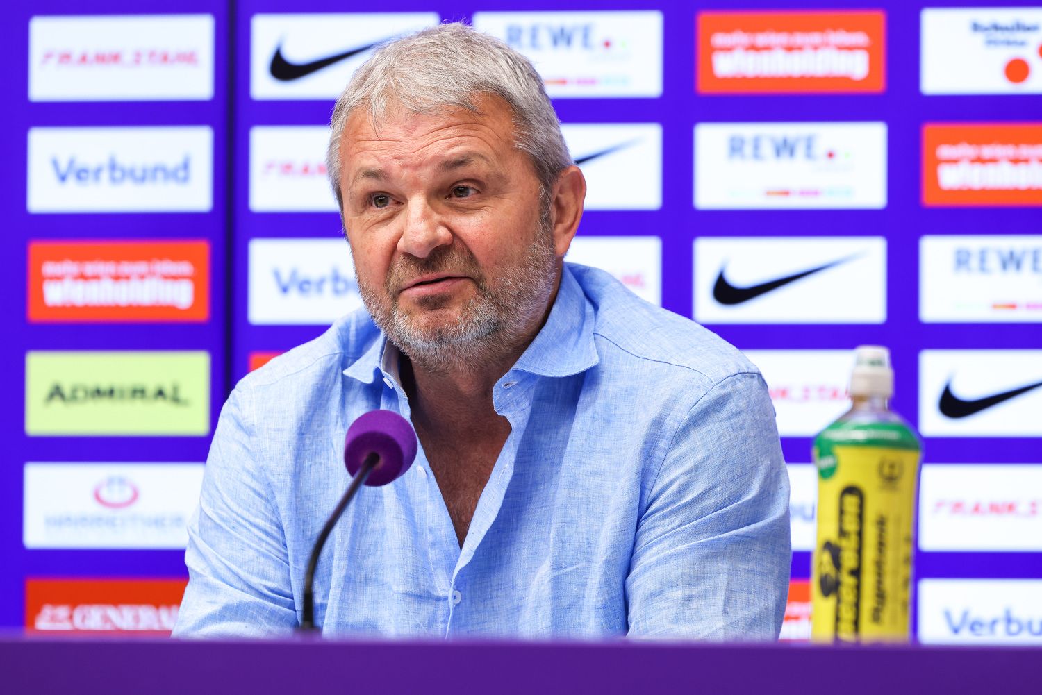 Austria-Sportvorstand Jürgen Werner spricht über mögliche Notverkäufe. 