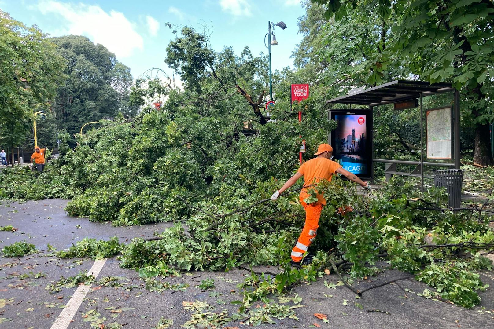 Unwetter-Schäden in Mailand am 25. Juli 2023. Norditalien wird seit Tagen von Sturm, Starkregen und Hagel in Rekordgröße verwüstet.