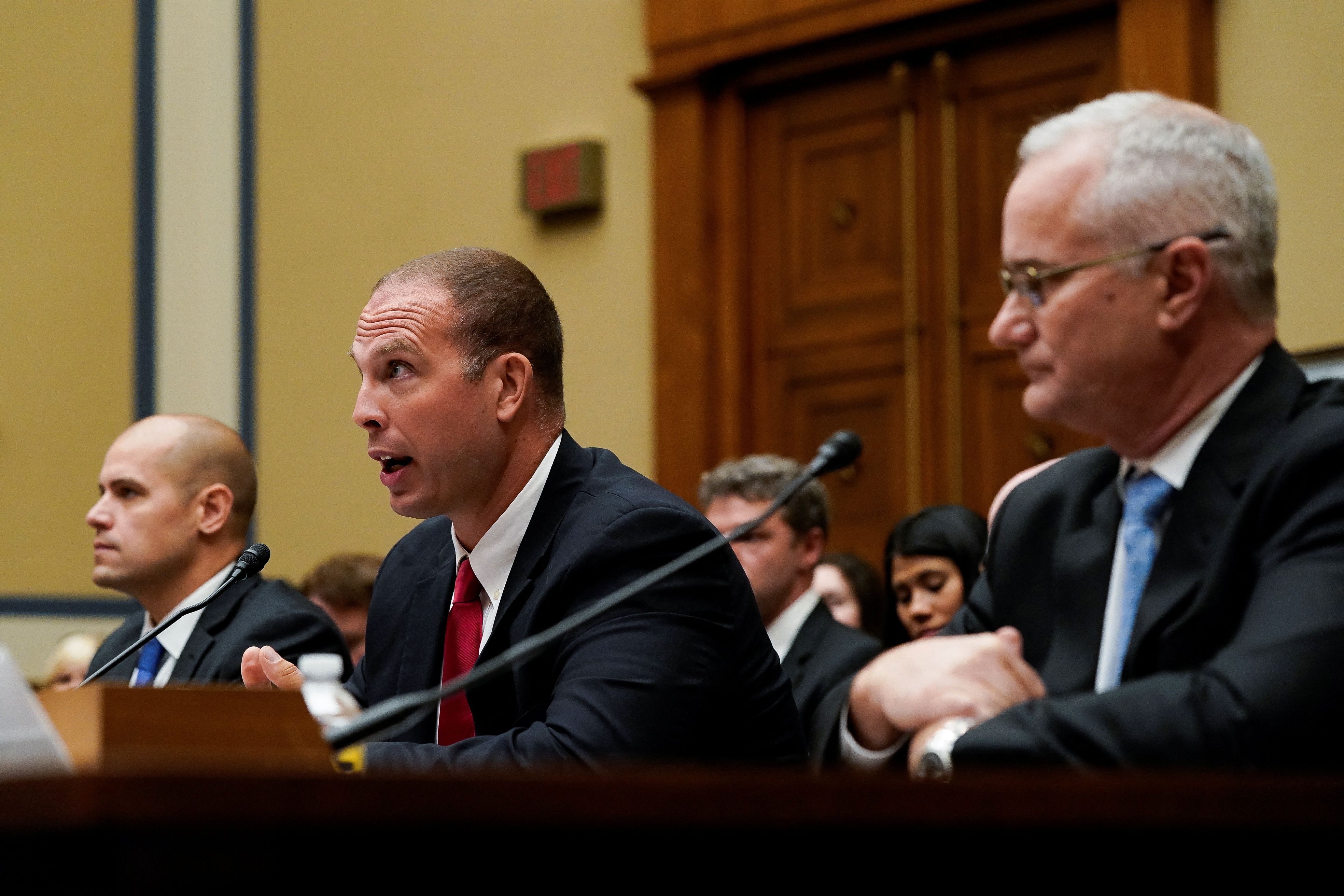 Ryan Graves, David Grusch und David Fravor (v.l.) bei der Anhörung des Kongress für nationale Sicherheit, Grenzen und auswärtige Angelegenheiten zum Thema 