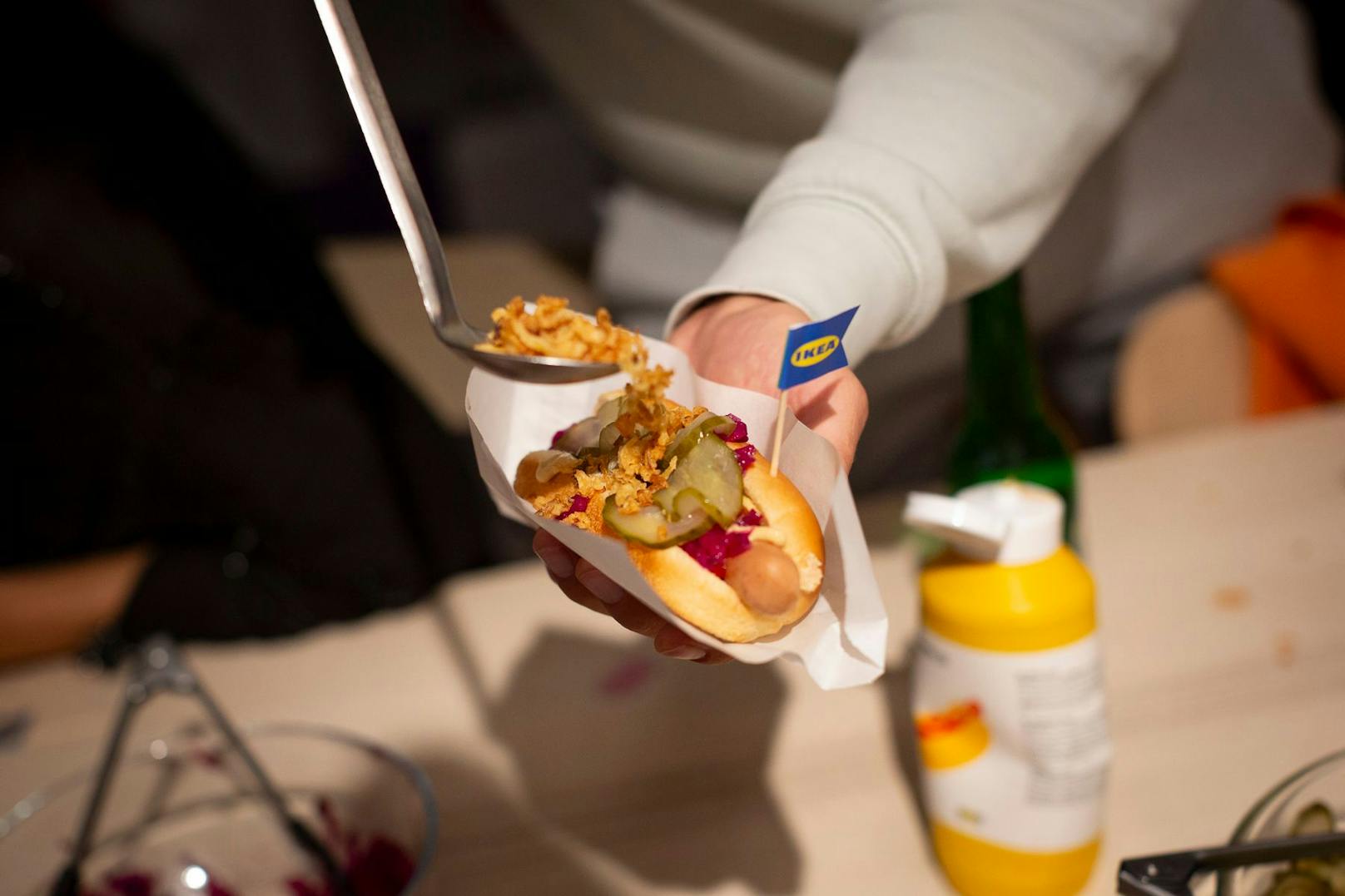 Jahrelange Tüftelei – so schmeckt der neue IKEA Hot Dog