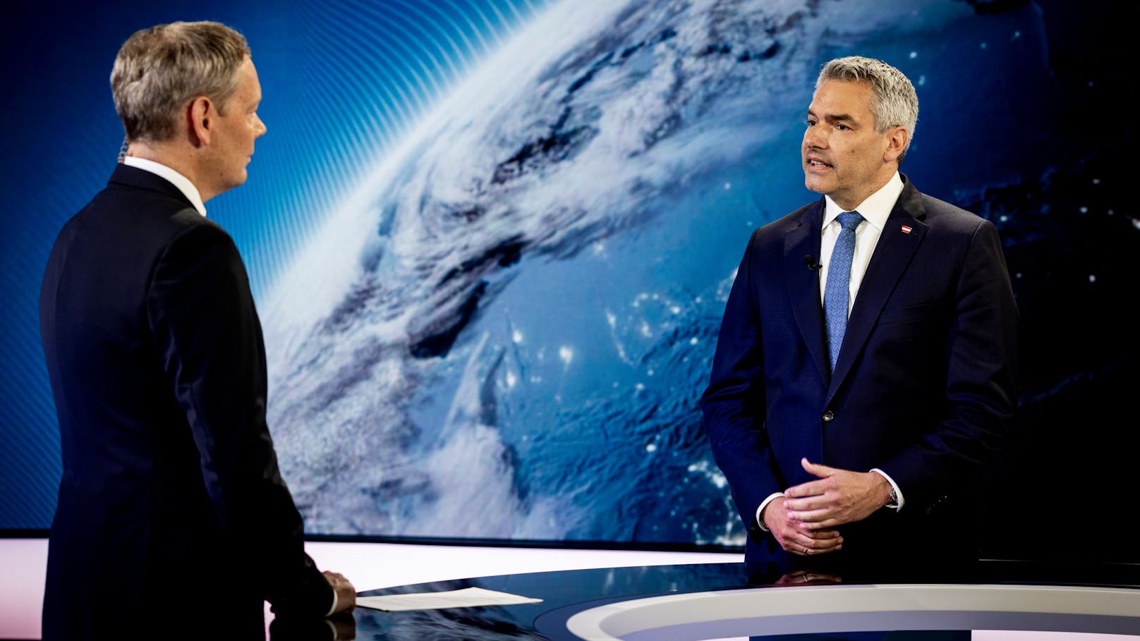 Bundeskanzler Karl Nehammer bei "ServusTV"