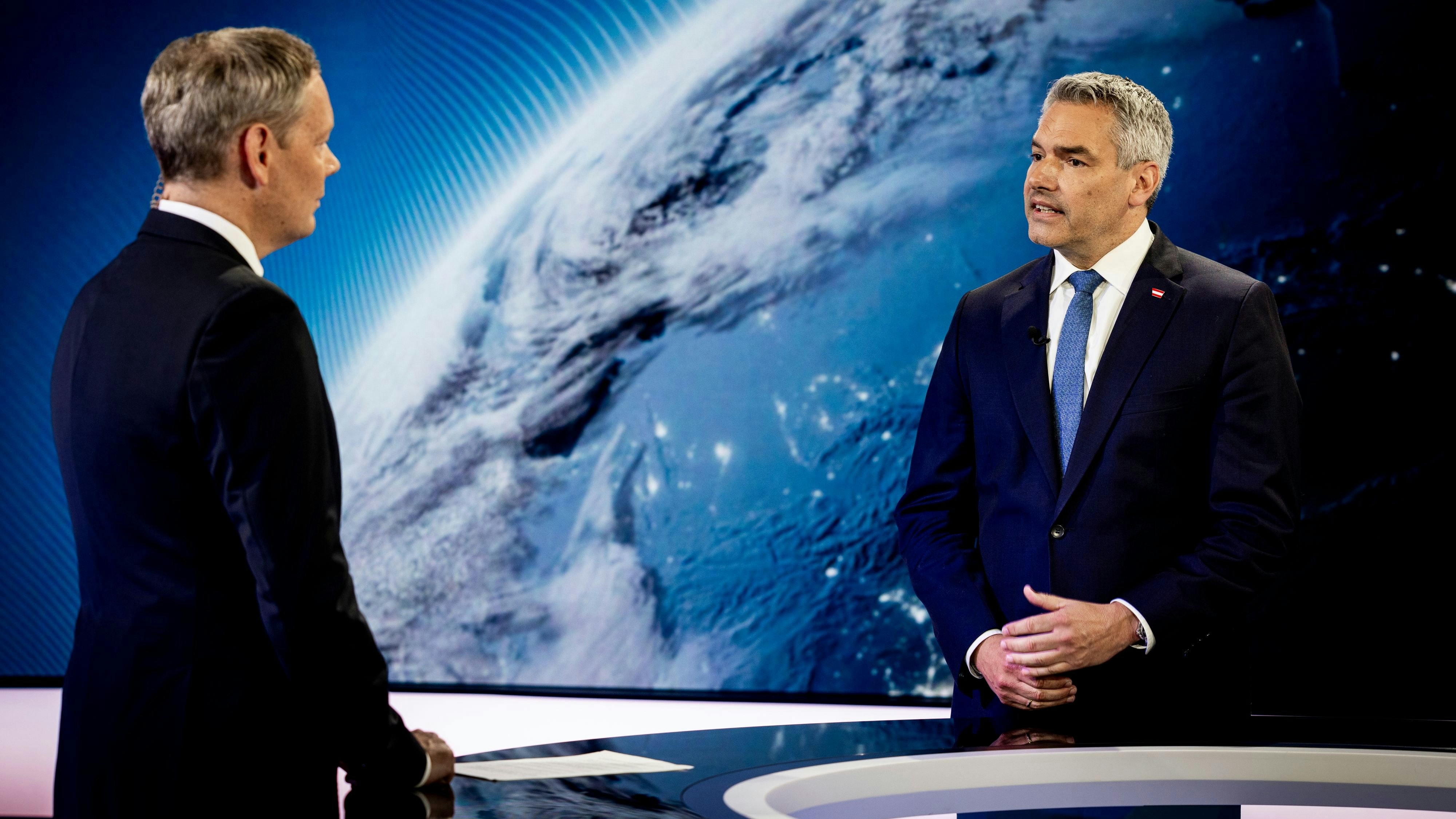 Bundeskanzler Karl Nehammer bei "ServusTV"