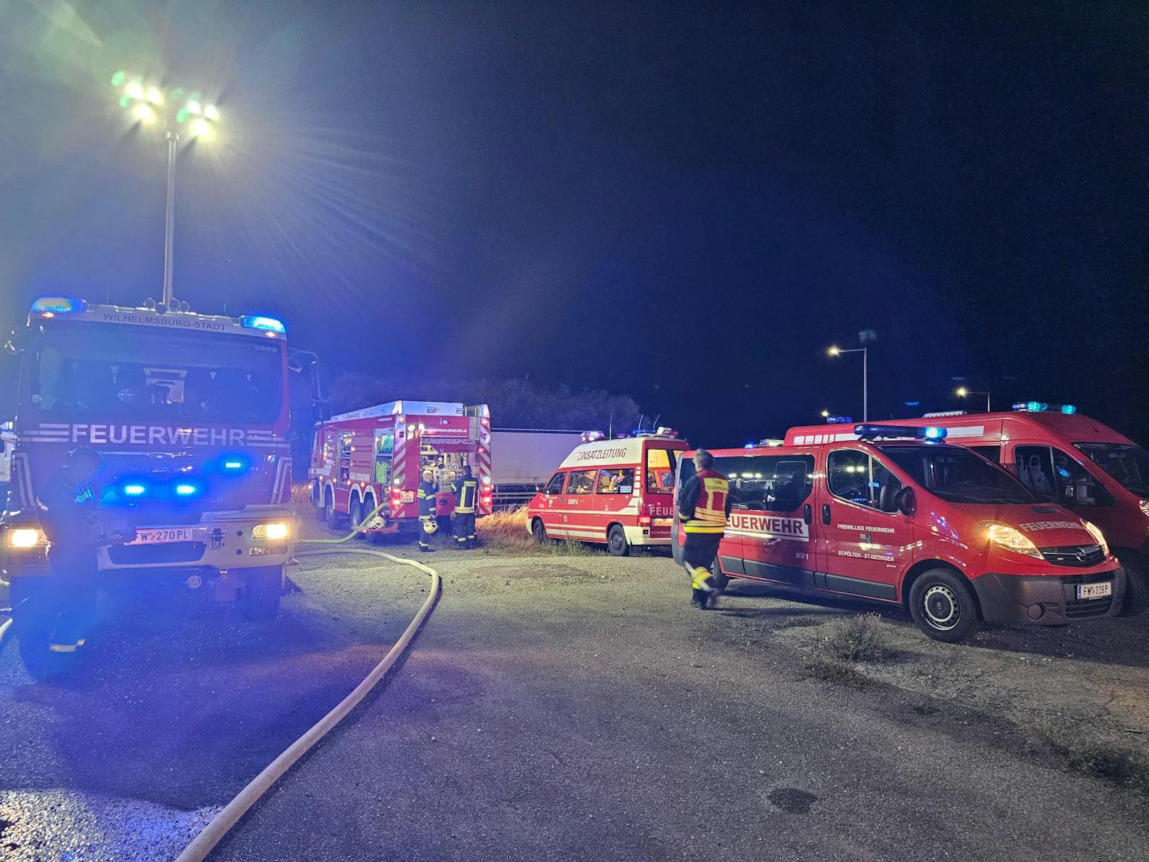 Großeinsatz in St. Pölten: Die Feuerwehr stand mit 148 Mitgliedern im Einsatz.