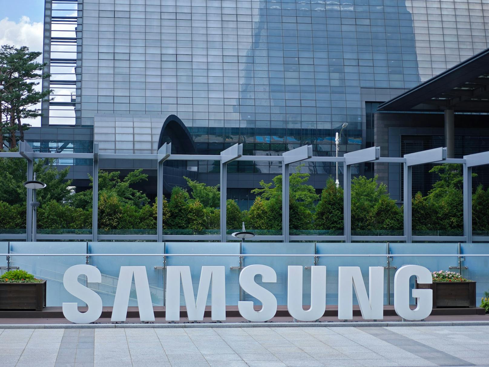 "<em>Heute</em>" durfte sich aber hinter den Kontroll-Kulissen ein Bild von der Arbeitswelt der Samsung-Mitarbeiter machen.