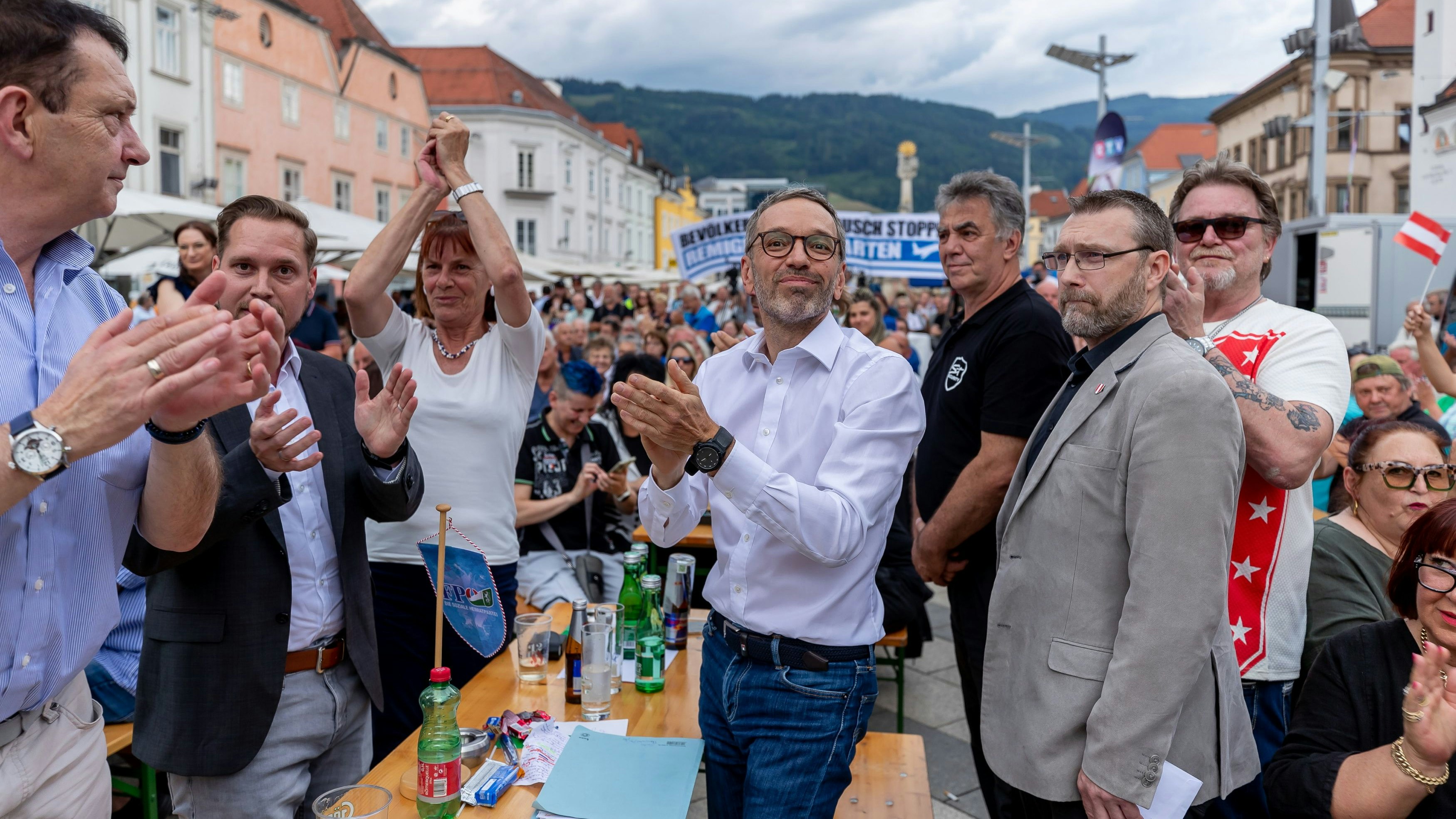 FPÖ-Chef Herbert bei einer Kundgebung in Leoben.