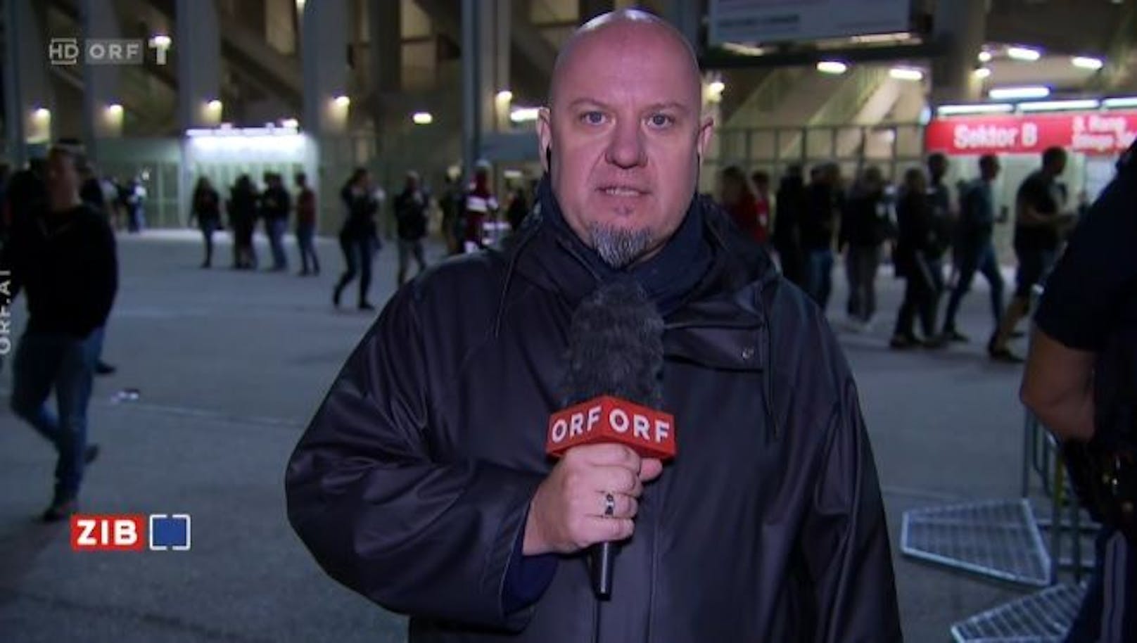 ORF-Redakteur Dietmar Petschl und sein Team wurden von Rammstein-Fans attackiert.