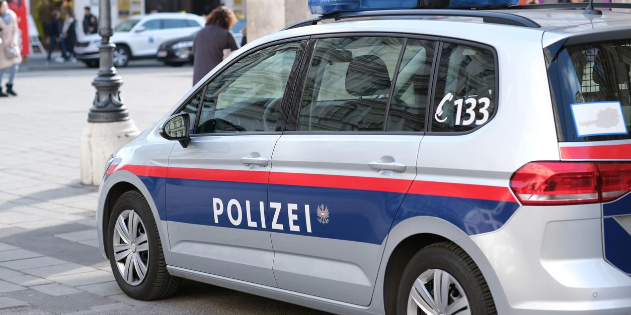 Die Mutter rief aus London die Polizei in Wien an.