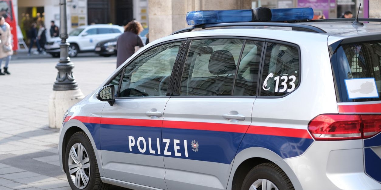 Die Mutter rief aus London die Polizei in Wien an.