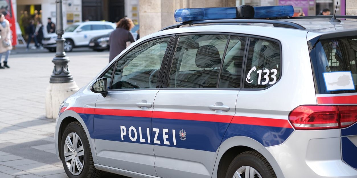 Die Mutter rief aus London die Polizei in Wien an.