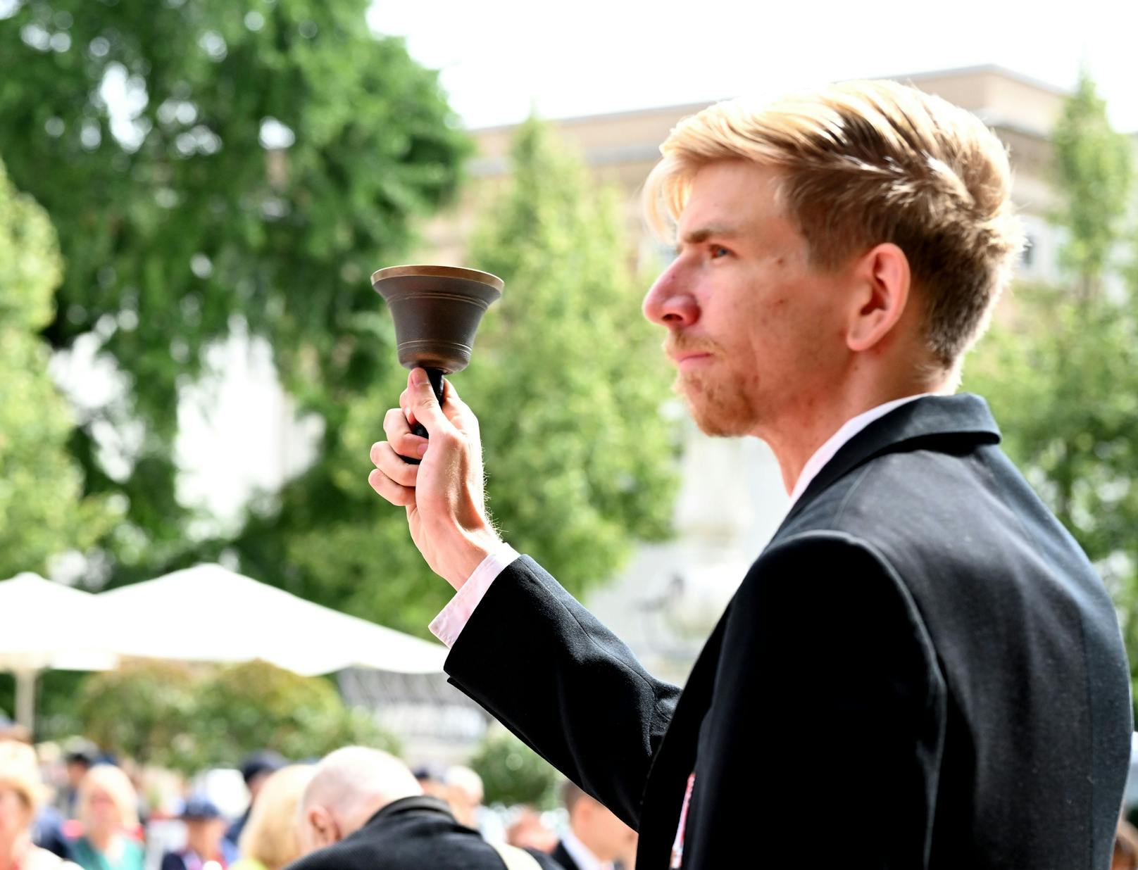 Mit der Glocke wurde zur Eröffnung der Salzburger Festspiele 2023 geläutet.