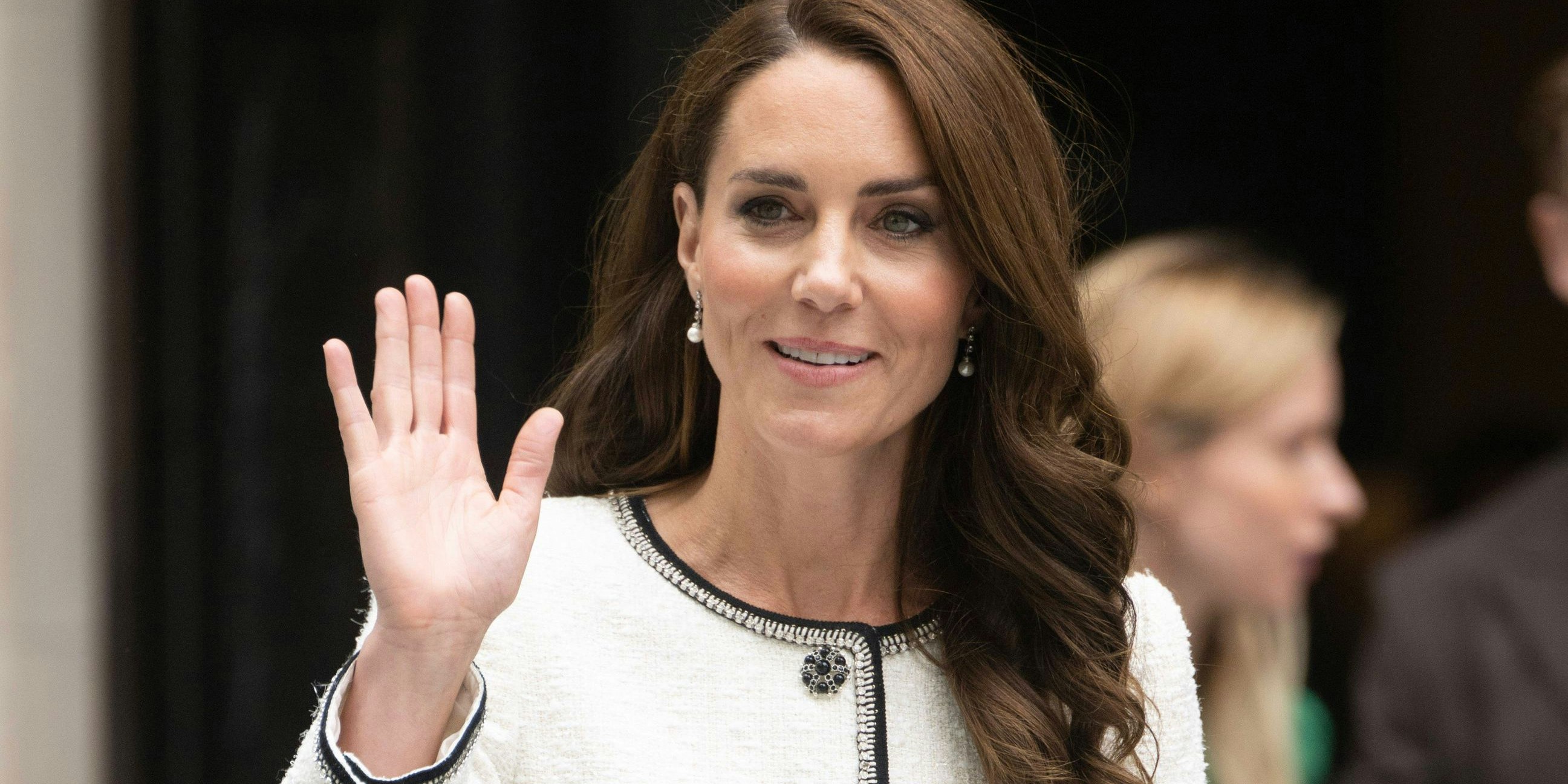 Bei der Wiedereröffnung der National Portrait Gallery in London zeigte die Frau von Prinz William, dass ihr auch gedeckte Farben gut zu Gesicht stehen.