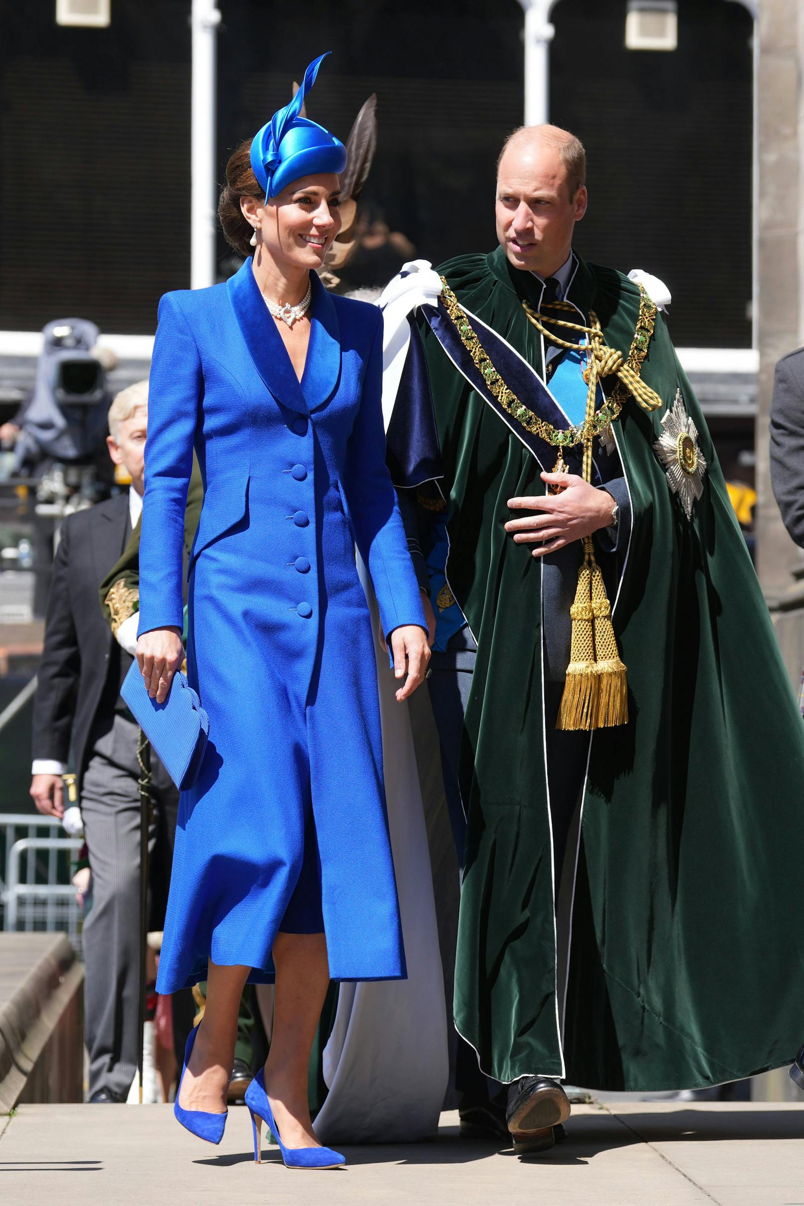 Im royal-blauen Kleid nahm Kate an den Krönungsfeierlichkeiten in Schottland teil.