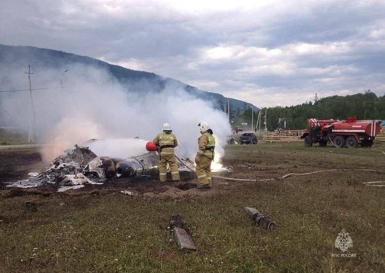 Der Helikopter brannte nach dem Absturz komplett aus.