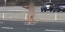 Nackte Frau schießt mitten auf Autobahn um sich