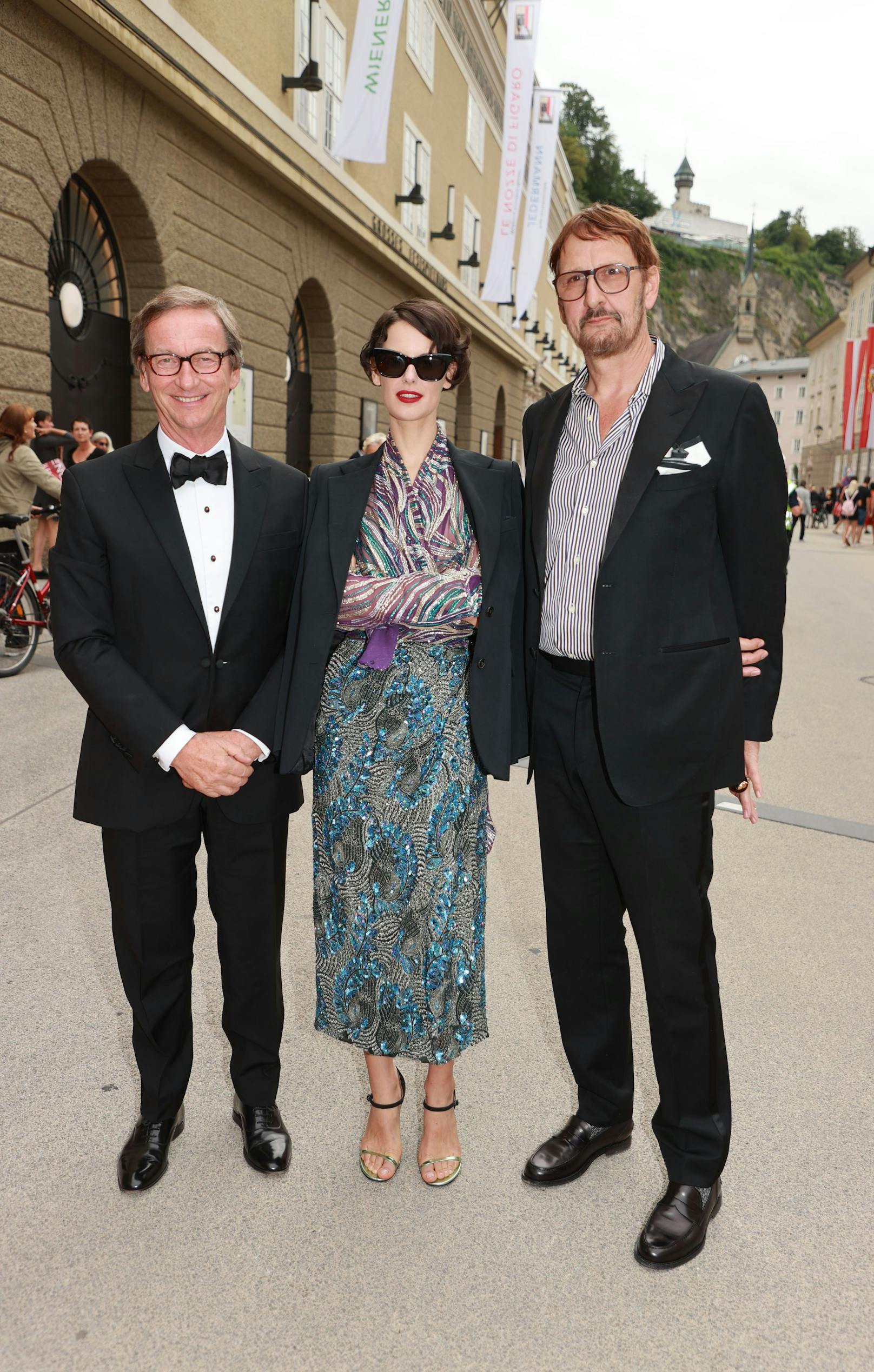 Am Donnerstag besuchte er zusammen mit Künstler Daniel Richter (rechts) und dessen Begleitung die Premiere von "Le Nozze di Figaro" bei den Salzburger Festspielen.&nbsp;