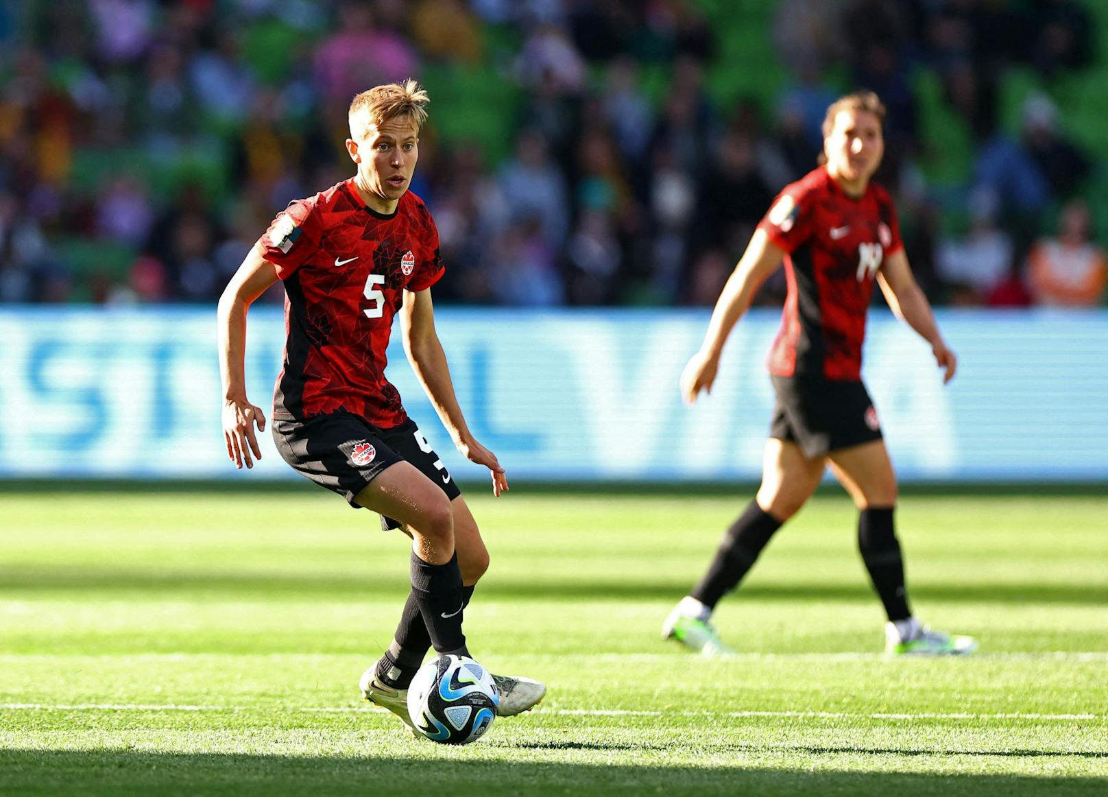 Da für die Fifa aber das bei der Geburt zugewiesene Geschlecht zählt, darf Quinn bei der Frauen-WM antreten.