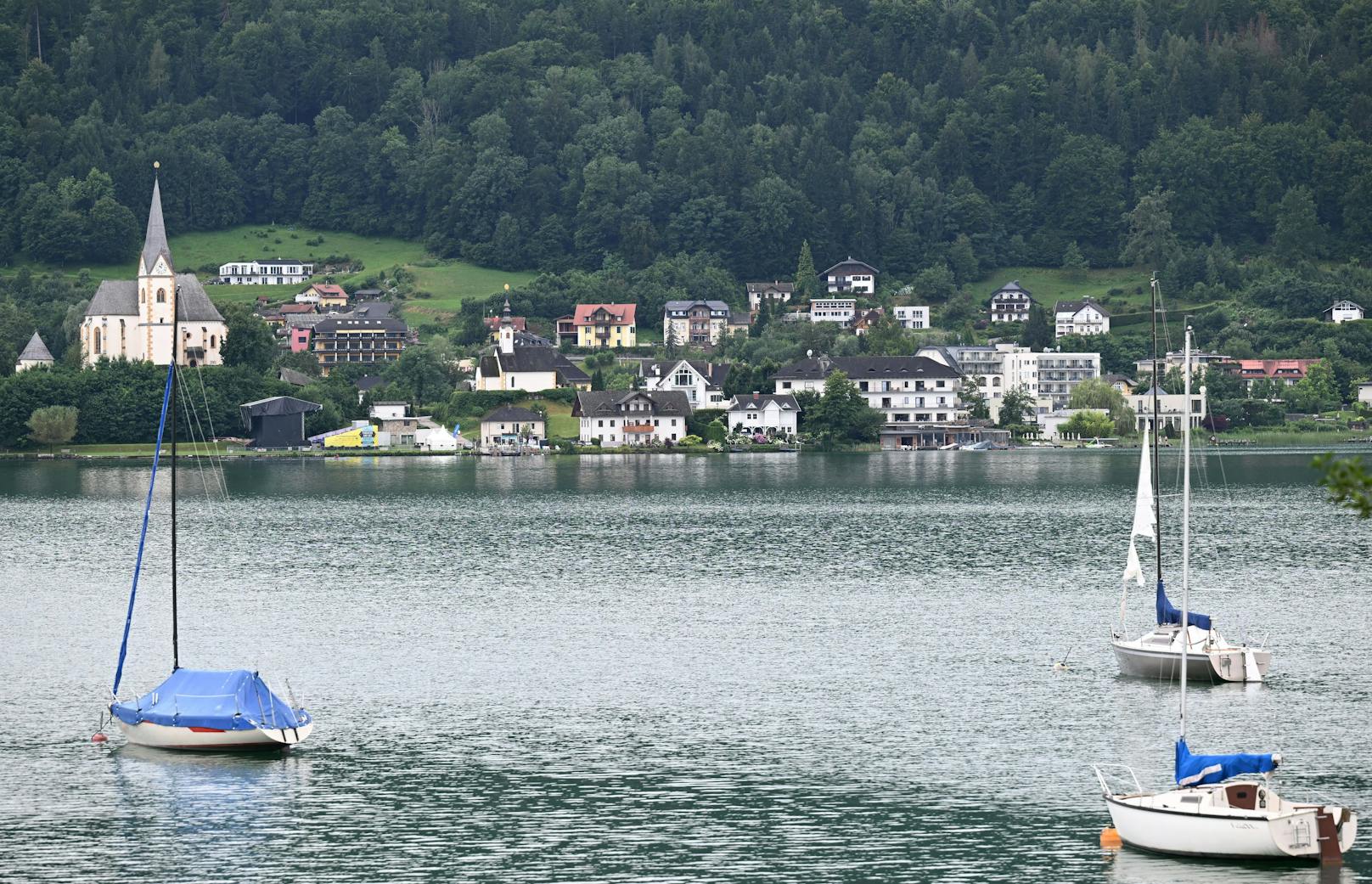 Verbaute Uferflächen machen einen öffentlichen Seezugang zunehmend schwieriger. Im Bild: Wörthersee, Kärnten.