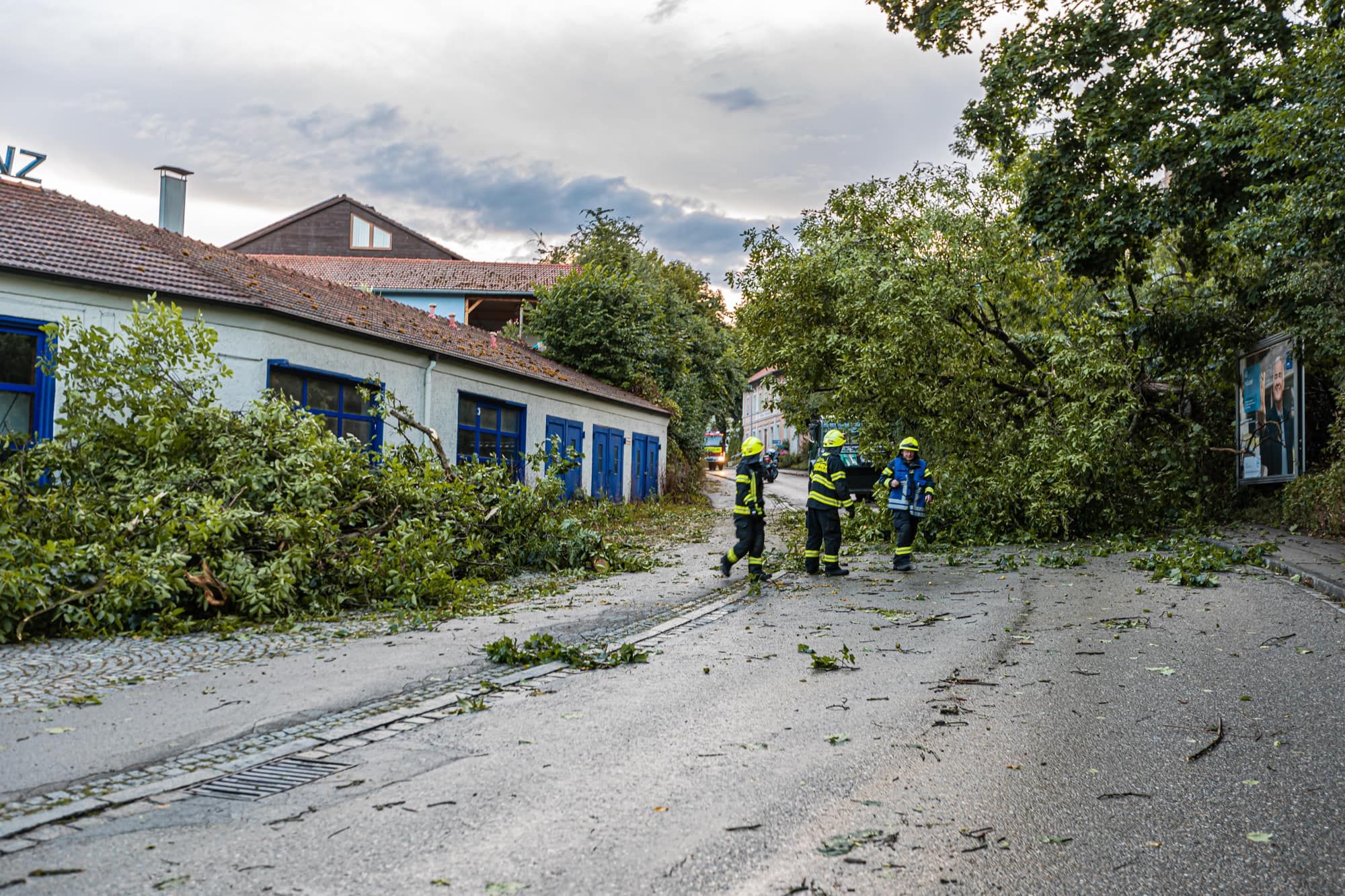 Die Feuerwehr von Burghausen stand bis 3 Uhr Früh im Dauereinsatz.