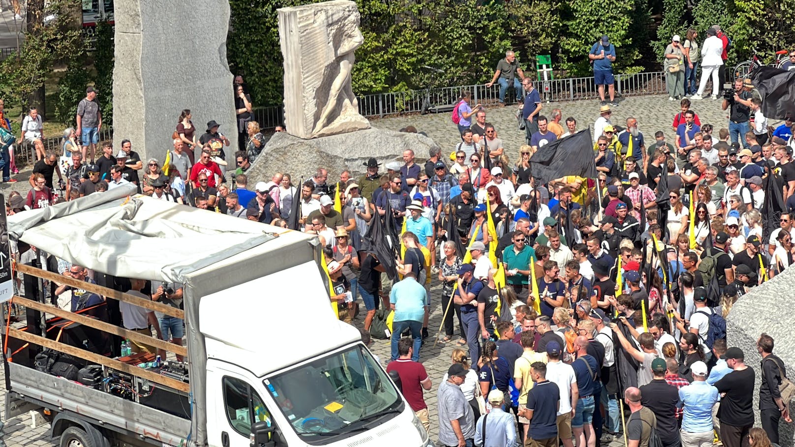Polizei attackiert – Tumulte bei rechter Demo in Wien