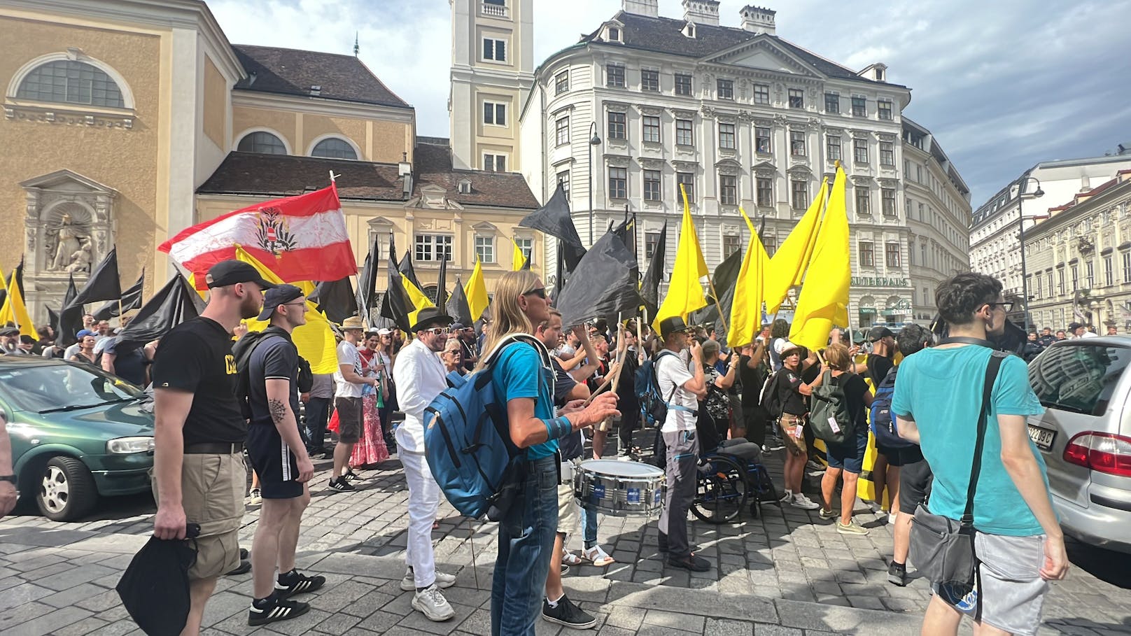 Die Polizei hatte am Endpunkt der Kundgebung alle Hände voll zu tun.