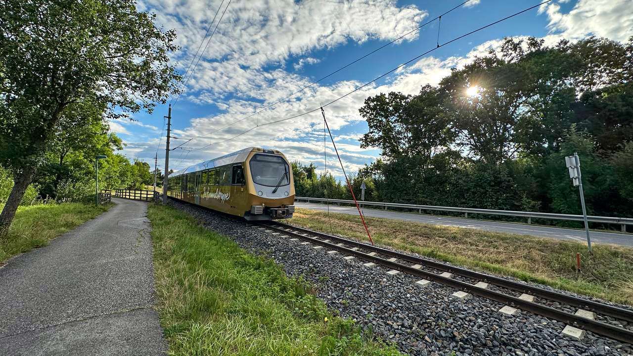 Unbekannte schnitten Gewichte der Oberleitung ab. Die Mariazellerbahn wurde so lahmgelegt.