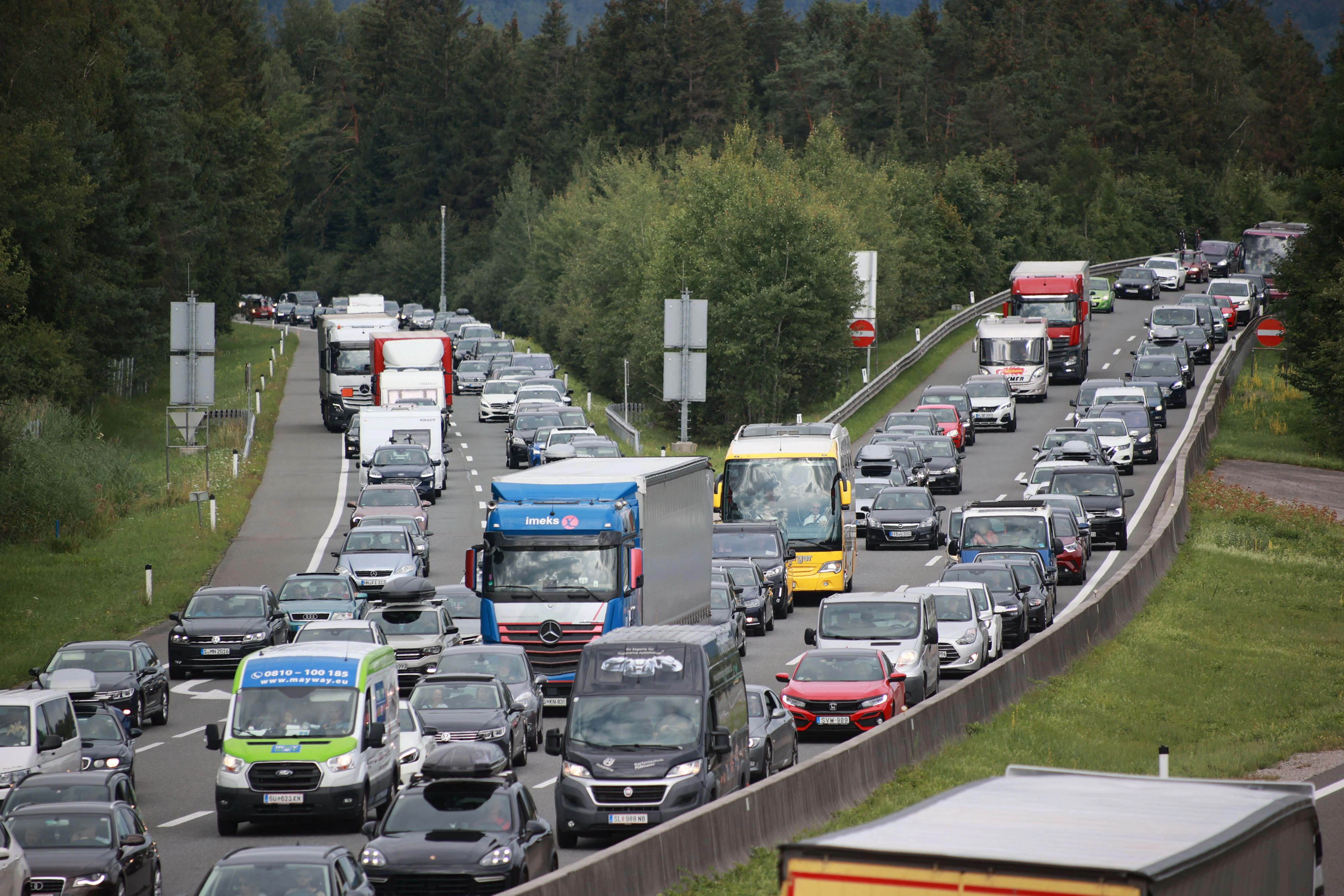 A48 Chaos Heute Massenkarambolage Sorgt Fur Kilometerlange Stausfeed