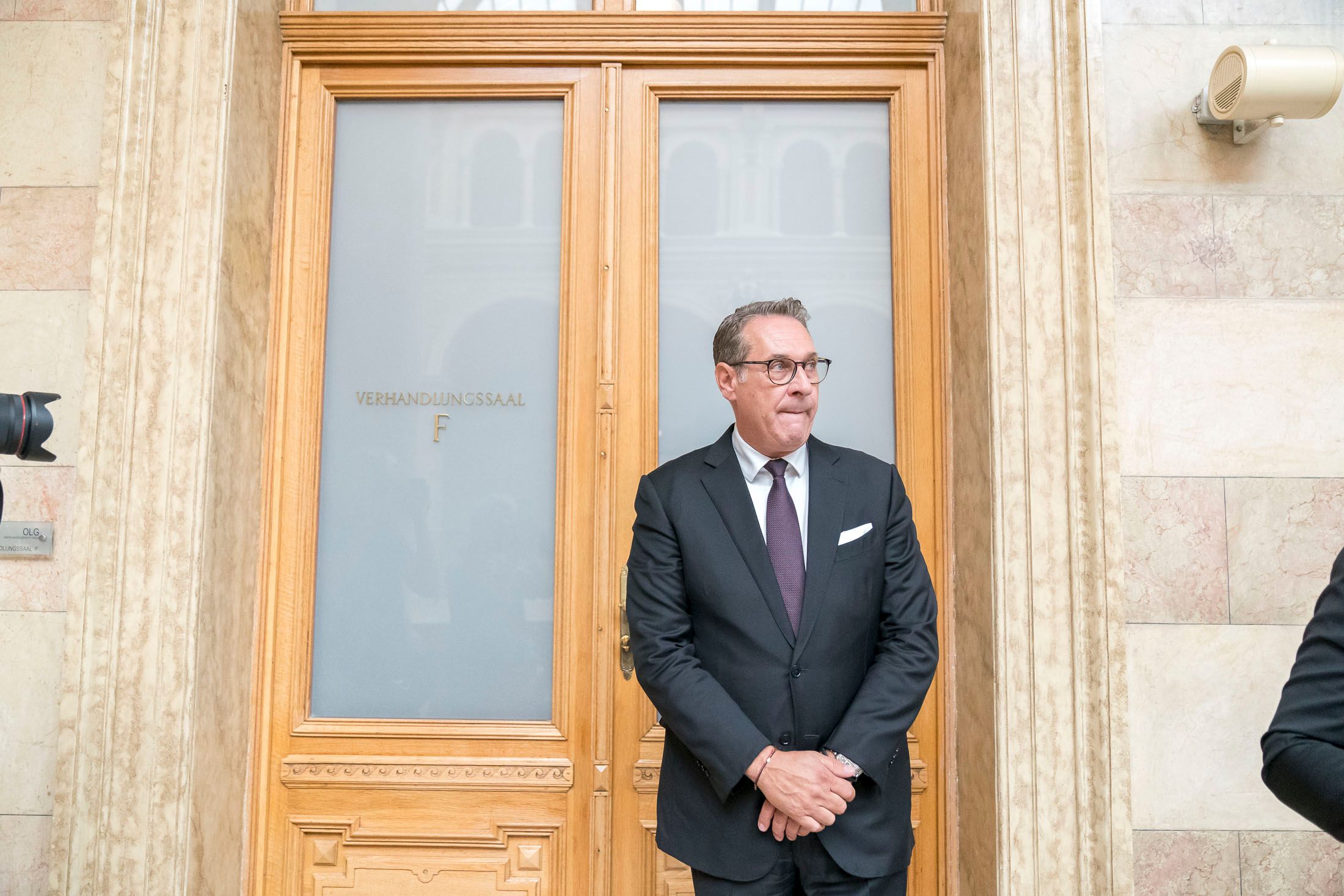 Ex-FPÖ-Chef Strache bittet Huren um Verzeihung.