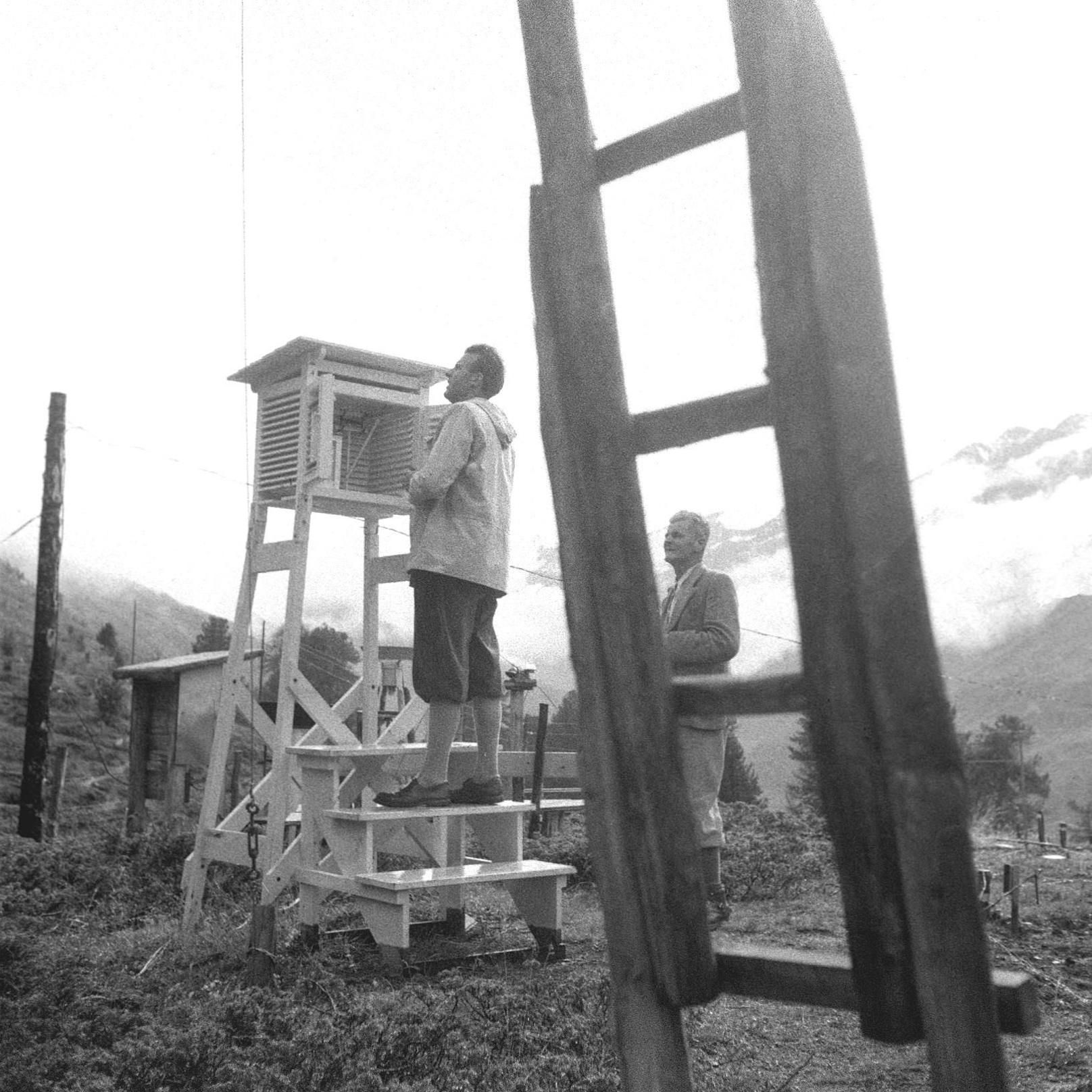 Hier ein Foto einer ähnlichen Wetterstation in Obergurgl im Jahr 1954.